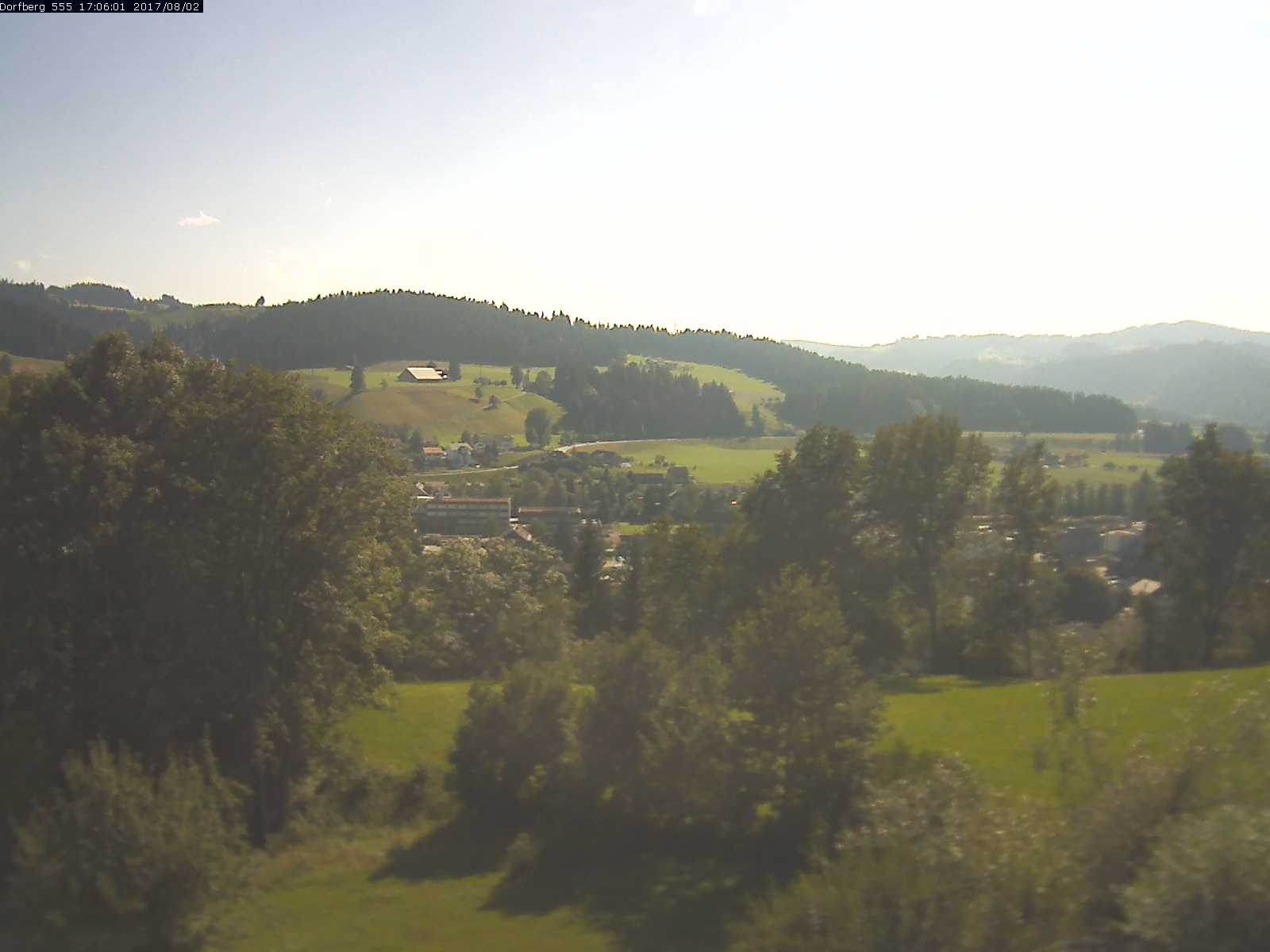 Webcam-Bild: Aussicht vom Dorfberg in Langnau 20170802-170601