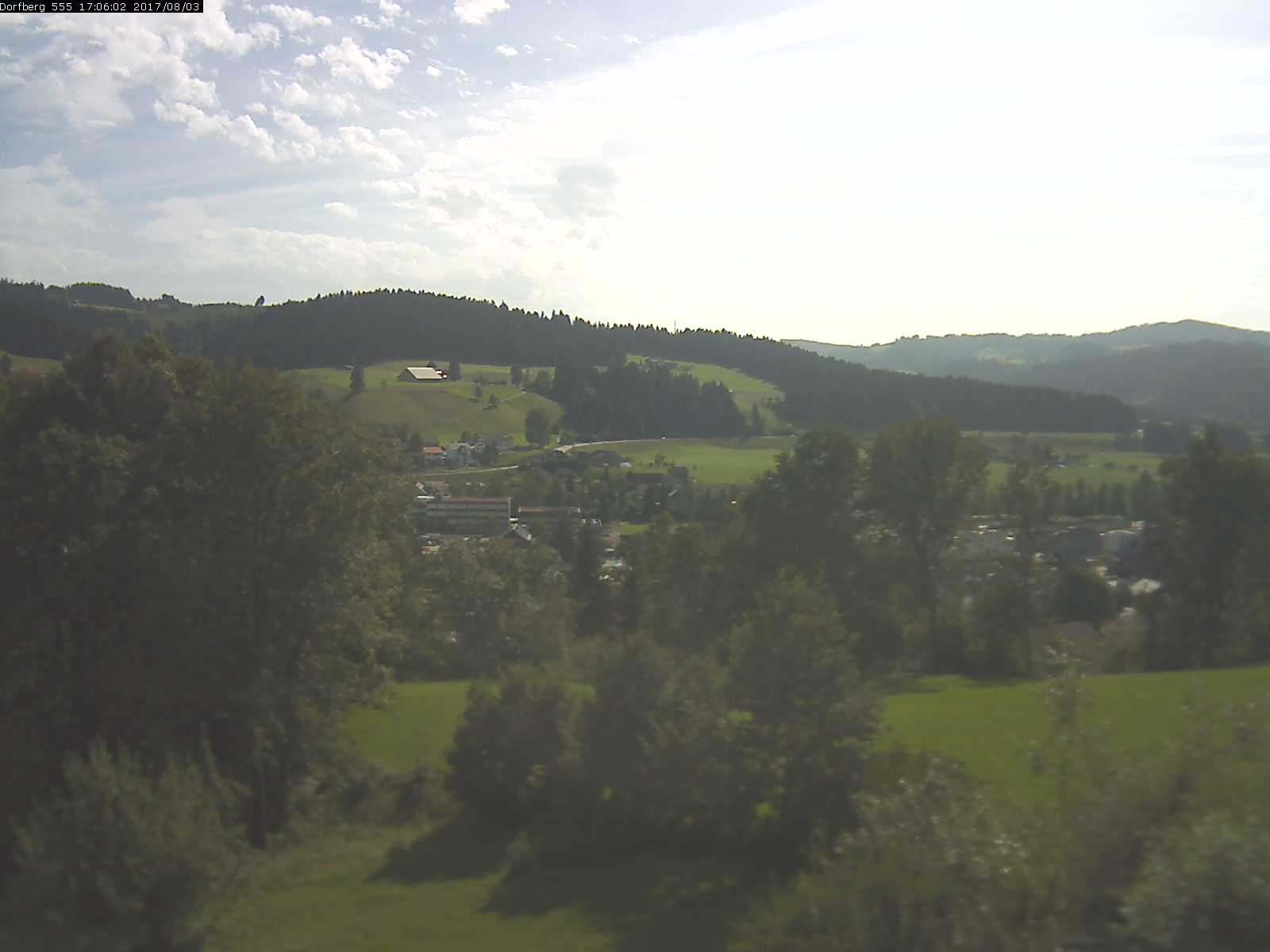 Webcam-Bild: Aussicht vom Dorfberg in Langnau 20170803-170601