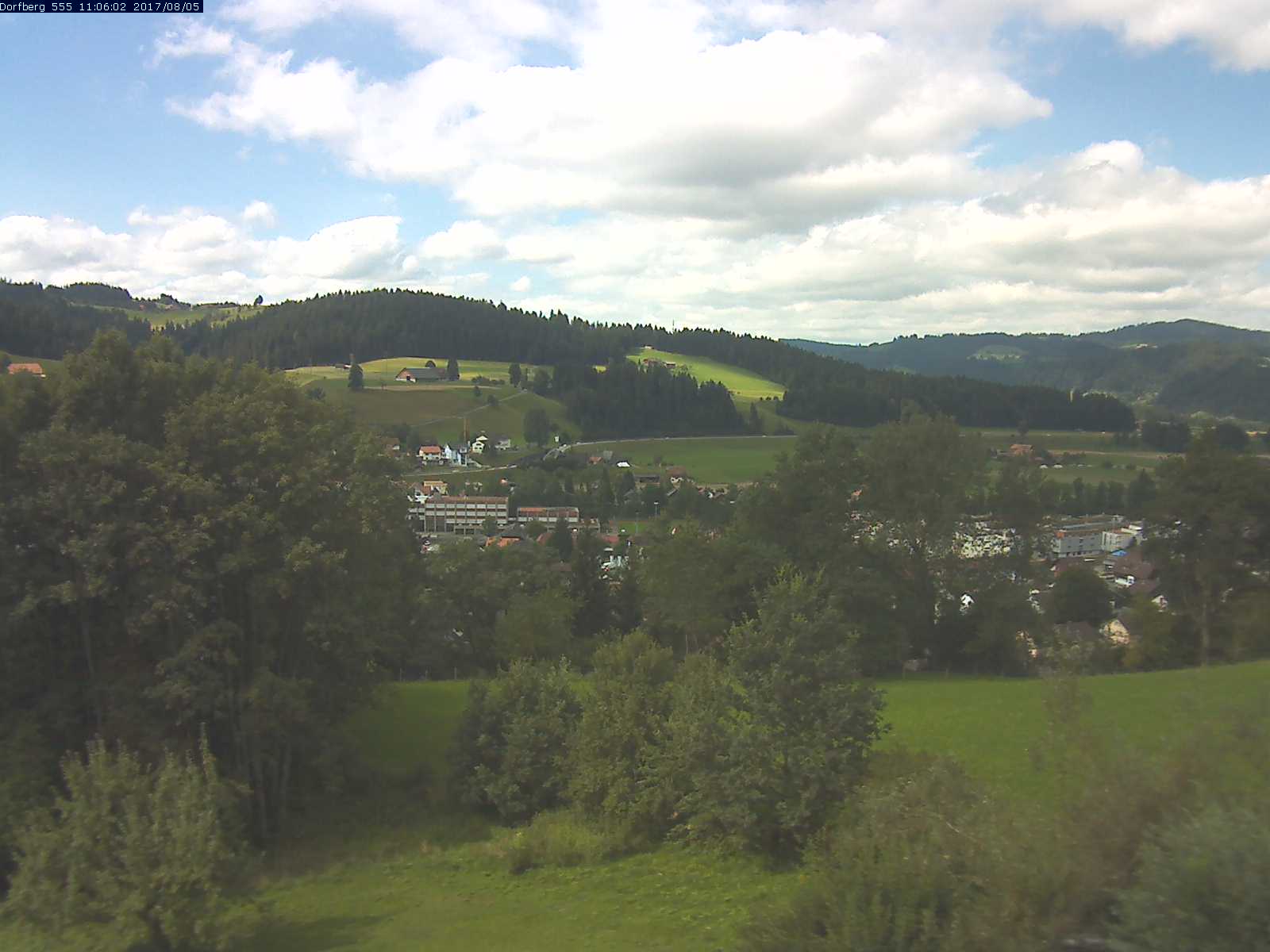 Webcam-Bild: Aussicht vom Dorfberg in Langnau 20170805-110602