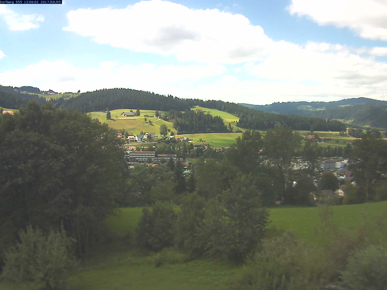 Webcam-Bild: Aussicht vom Dorfberg in Langnau 20170805-120601