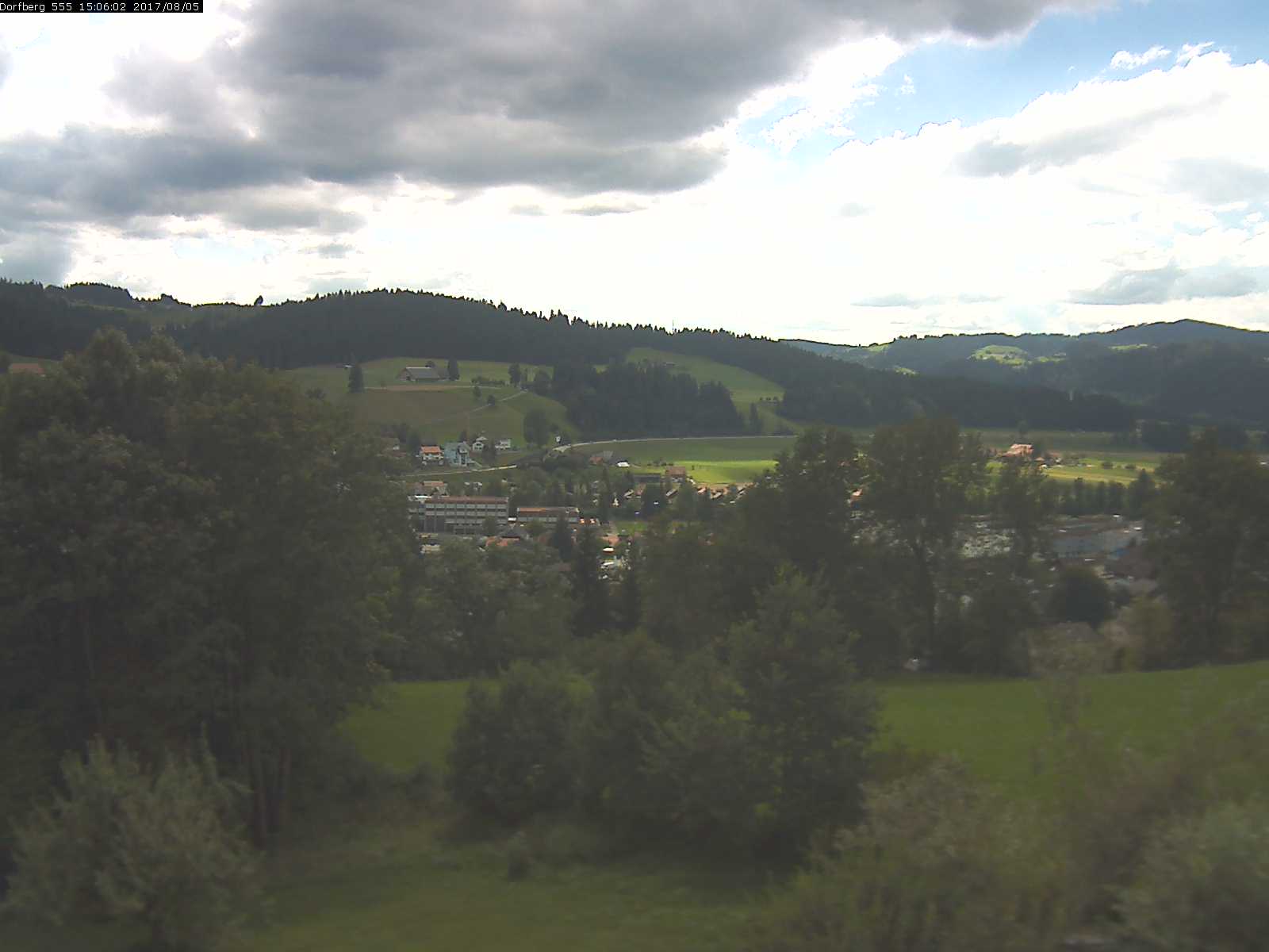 Webcam-Bild: Aussicht vom Dorfberg in Langnau 20170805-150601