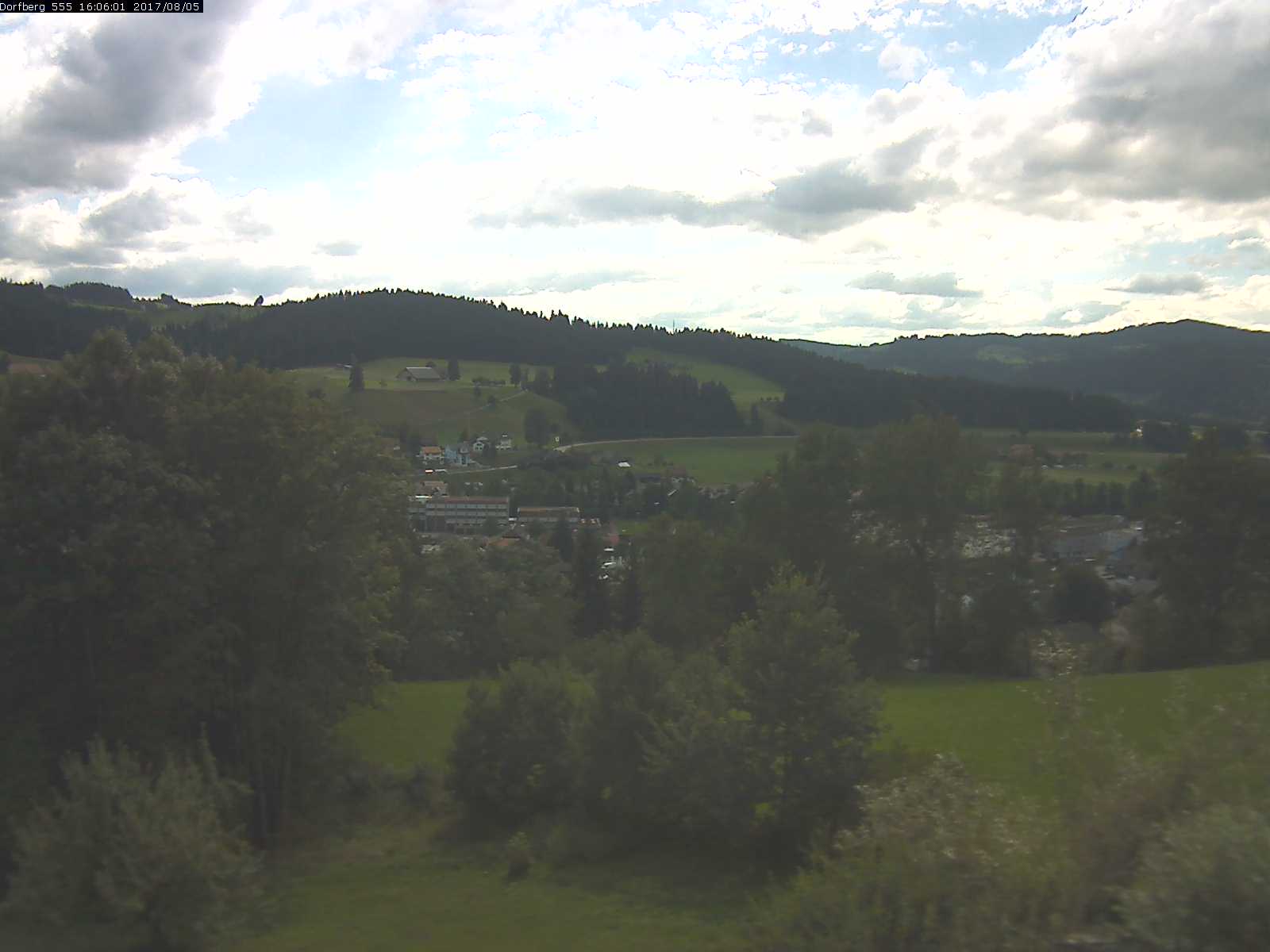 Webcam-Bild: Aussicht vom Dorfberg in Langnau 20170805-160601