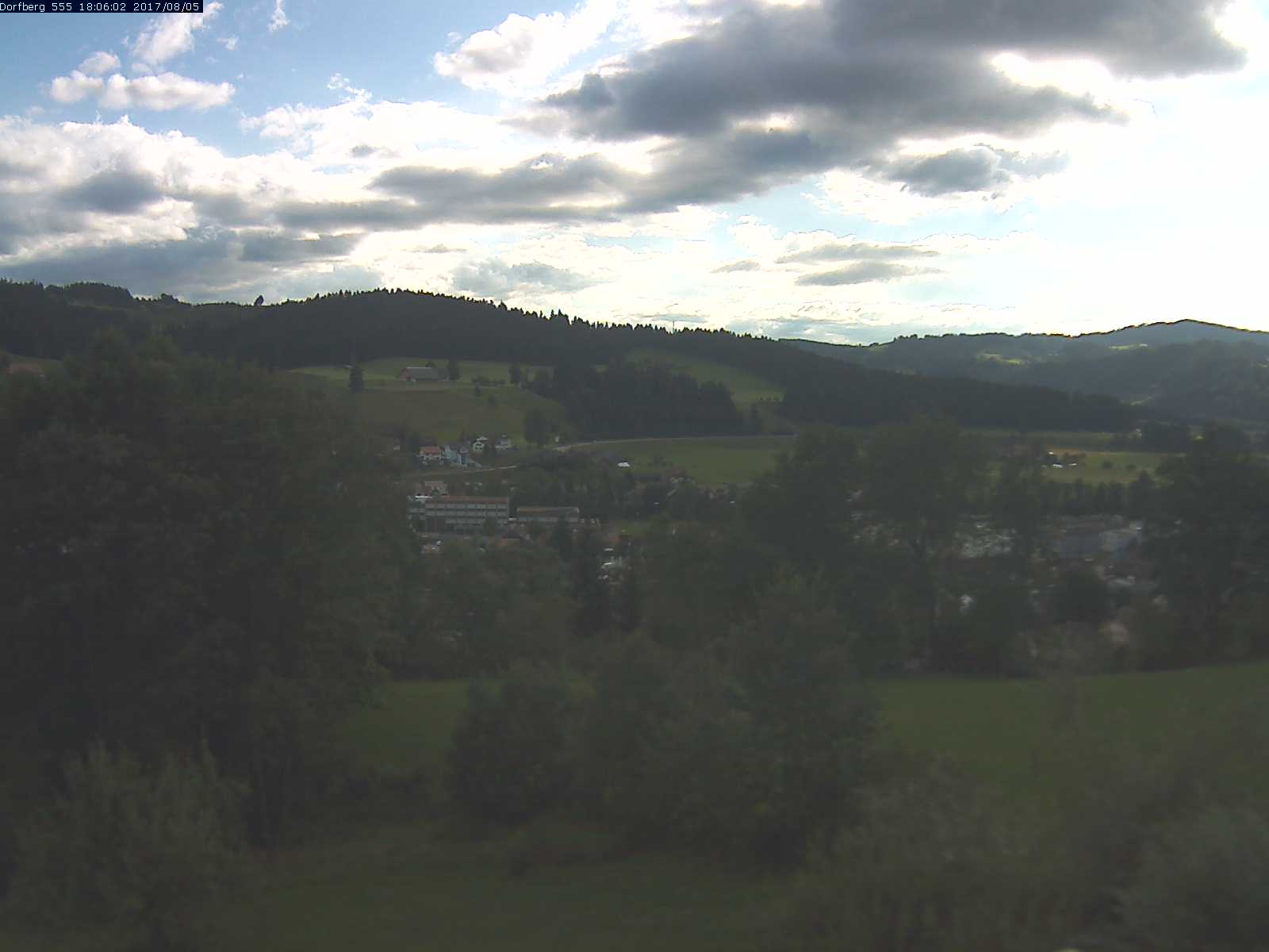 Webcam-Bild: Aussicht vom Dorfberg in Langnau 20170805-180601