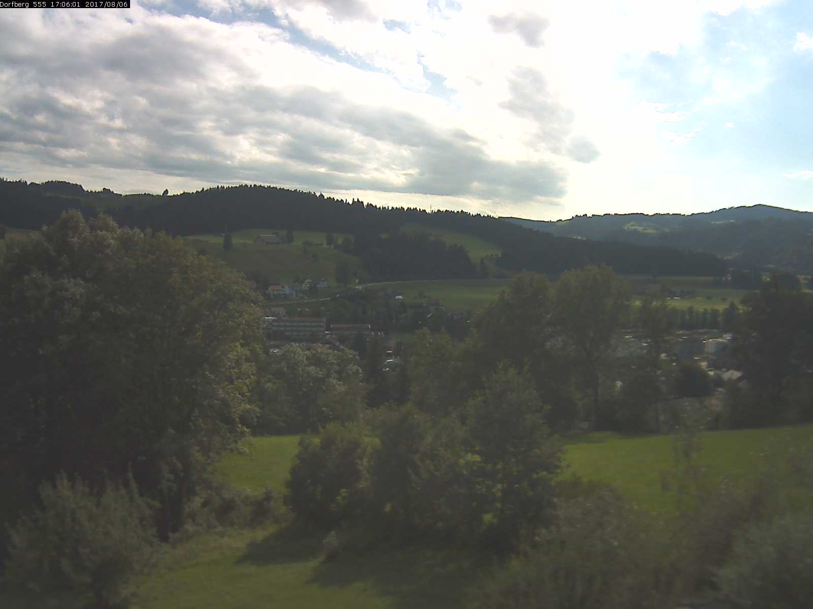 Webcam-Bild: Aussicht vom Dorfberg in Langnau 20170806-170601