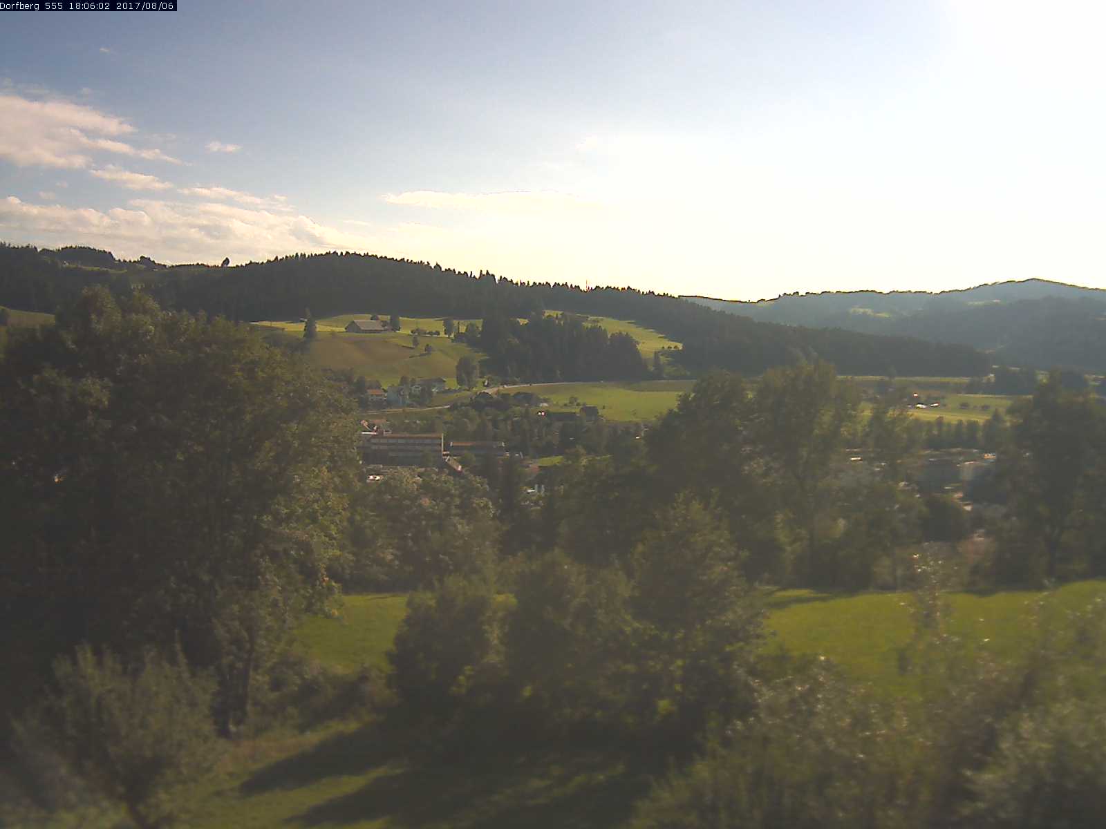 Webcam-Bild: Aussicht vom Dorfberg in Langnau 20170806-180601