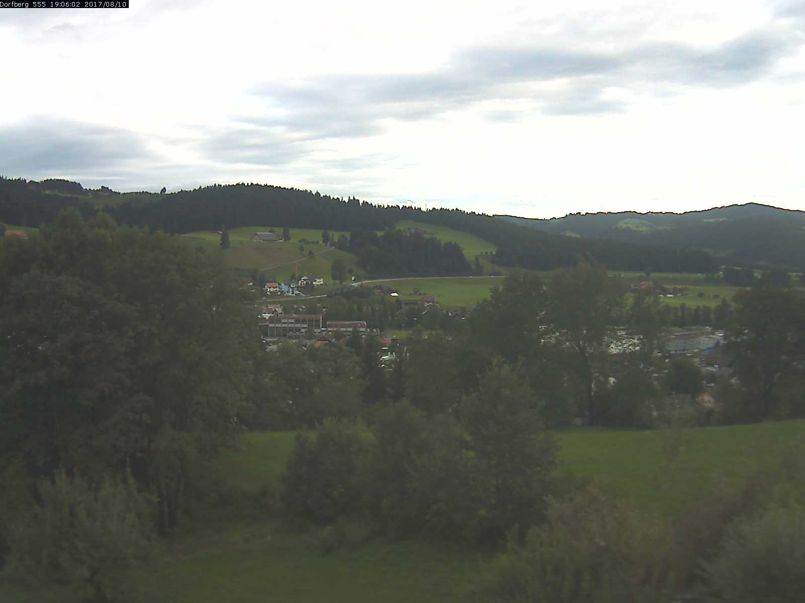 Webcam-Bild: Aussicht vom Dorfberg in Langnau 20170810-190602