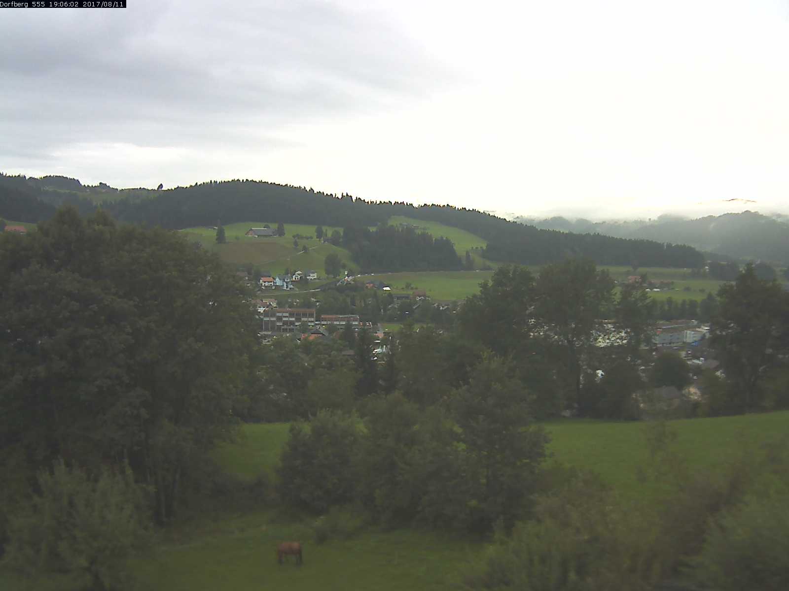 Webcam-Bild: Aussicht vom Dorfberg in Langnau 20170811-190601