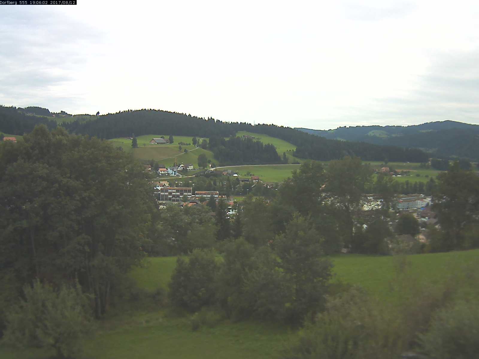 Webcam-Bild: Aussicht vom Dorfberg in Langnau 20170812-190601