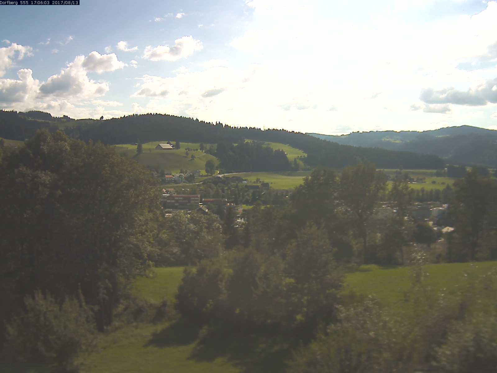 Webcam-Bild: Aussicht vom Dorfberg in Langnau 20170813-170601