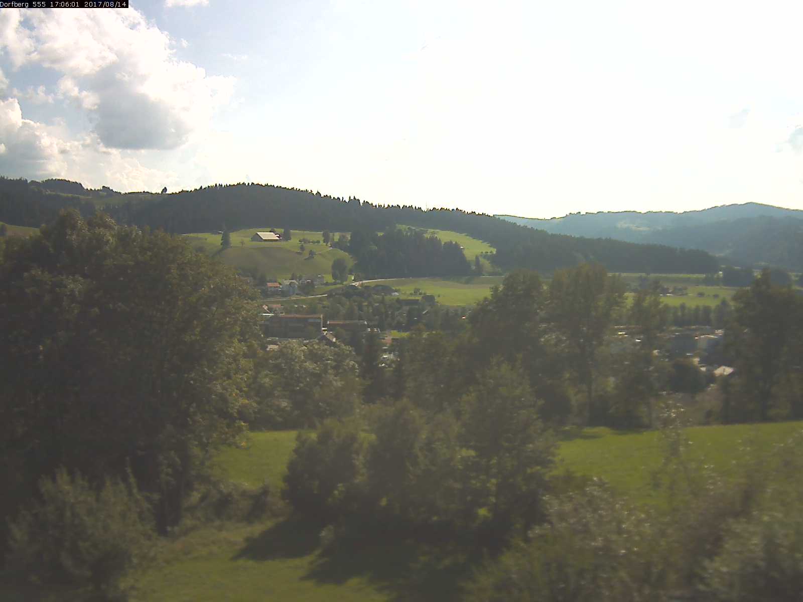 Webcam-Bild: Aussicht vom Dorfberg in Langnau 20170814-170601