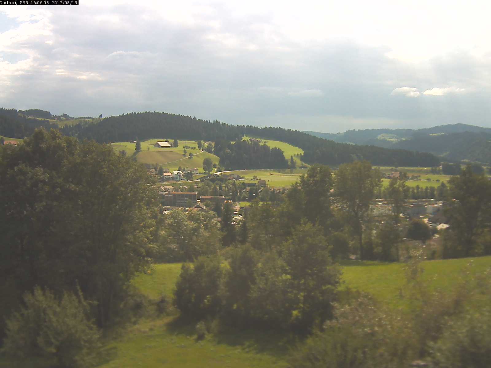 Webcam-Bild: Aussicht vom Dorfberg in Langnau 20170815-160601