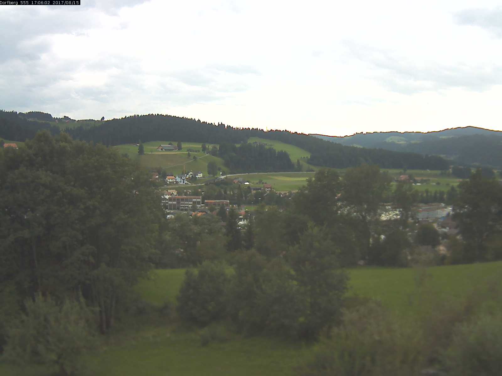 Webcam-Bild: Aussicht vom Dorfberg in Langnau 20170815-170601