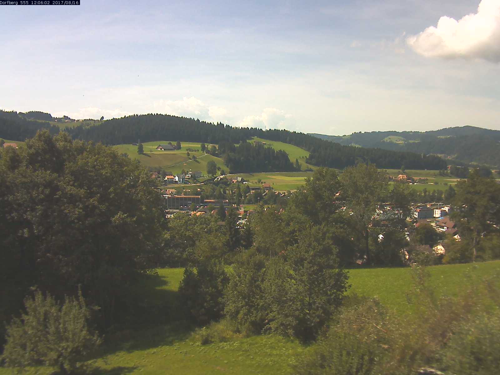 Webcam-Bild: Aussicht vom Dorfberg in Langnau 20170816-120601