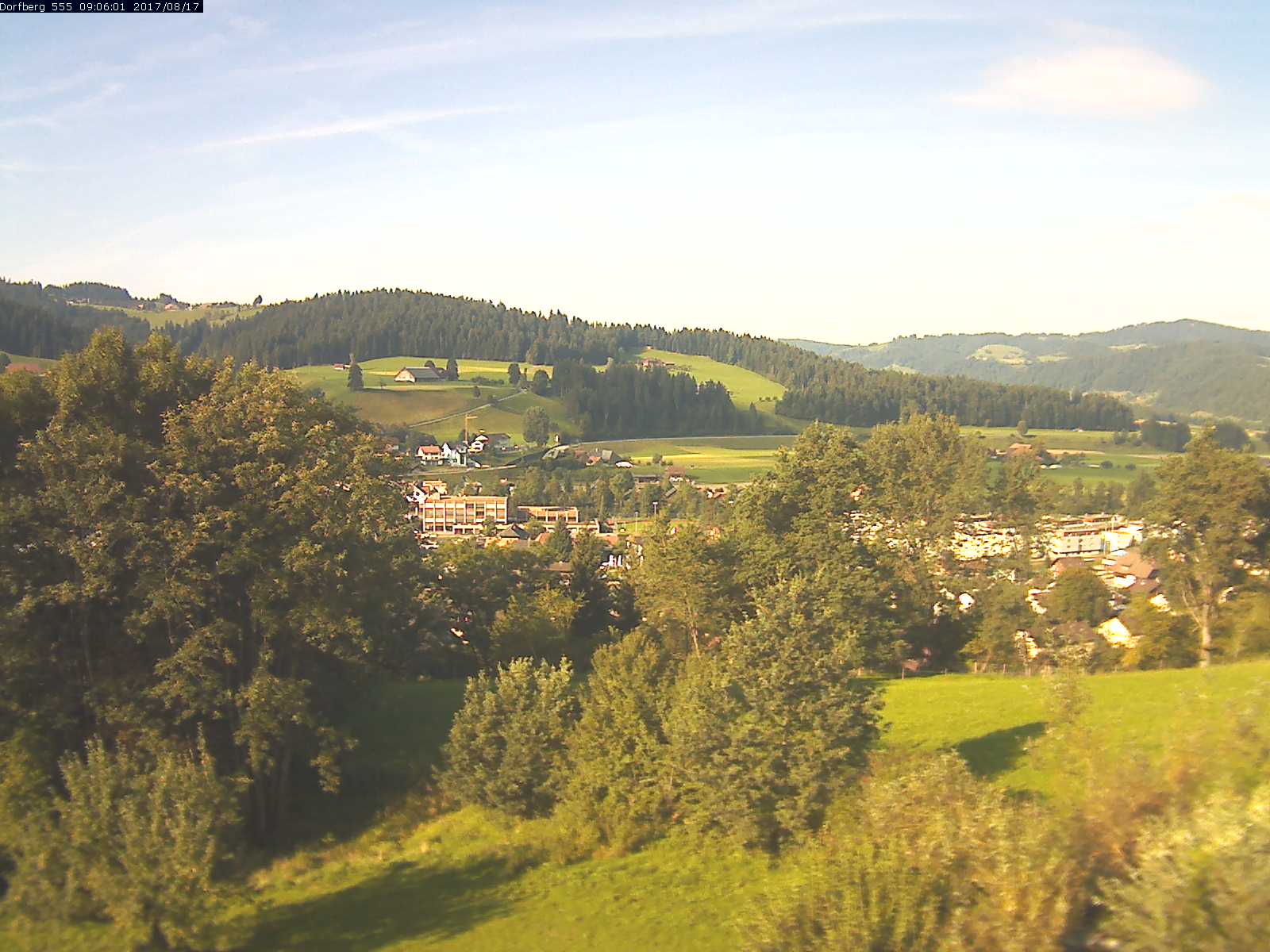 Webcam-Bild: Aussicht vom Dorfberg in Langnau 20170817-090601
