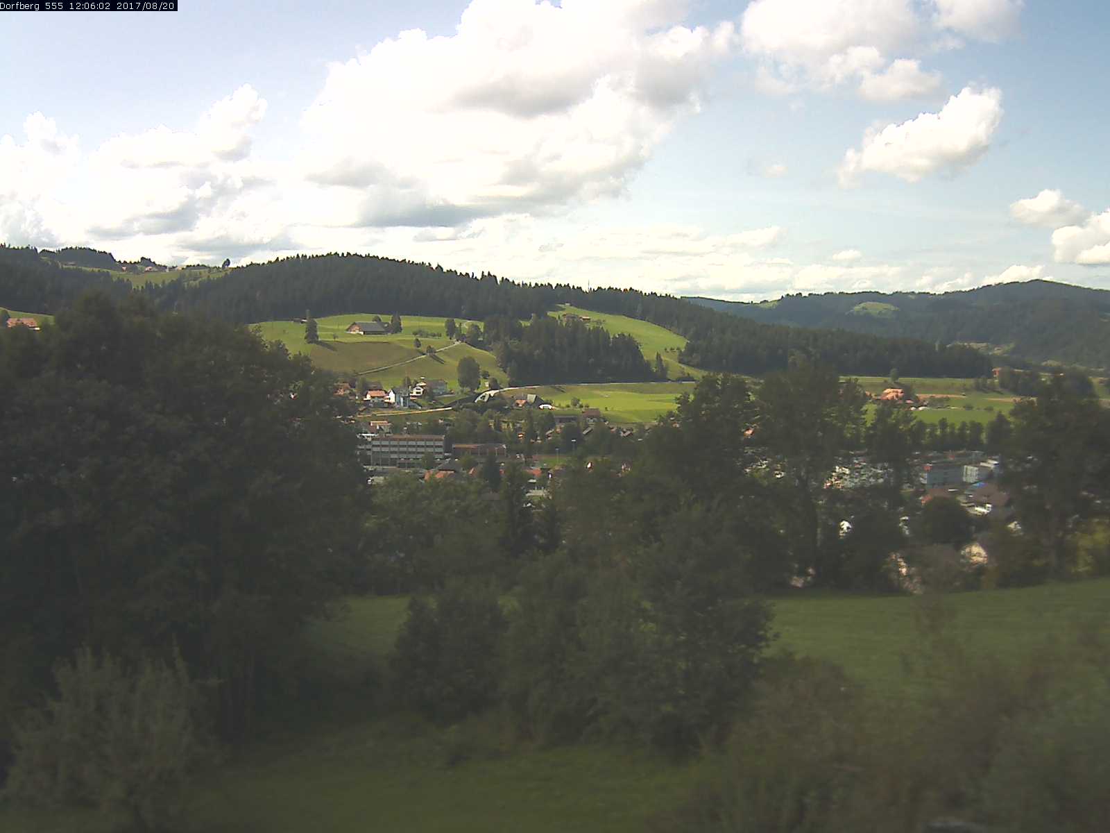Webcam-Bild: Aussicht vom Dorfberg in Langnau 20170820-120601