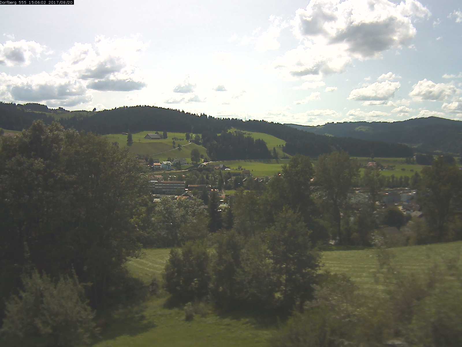 Webcam-Bild: Aussicht vom Dorfberg in Langnau 20170820-150601