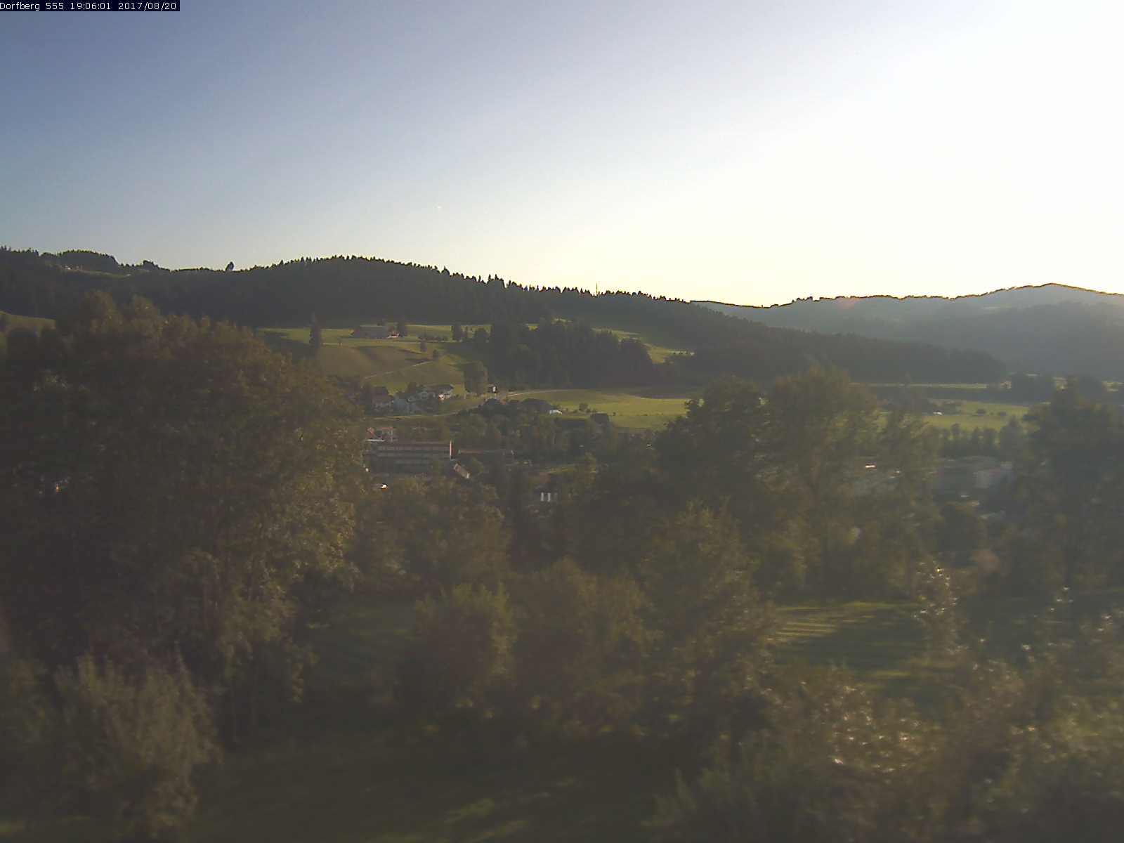 Webcam-Bild: Aussicht vom Dorfberg in Langnau 20170820-190601