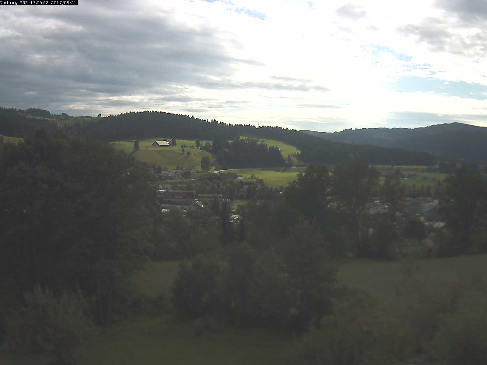 Webcam-Bild: Aussicht vom Dorfberg in Langnau 20170821-170601