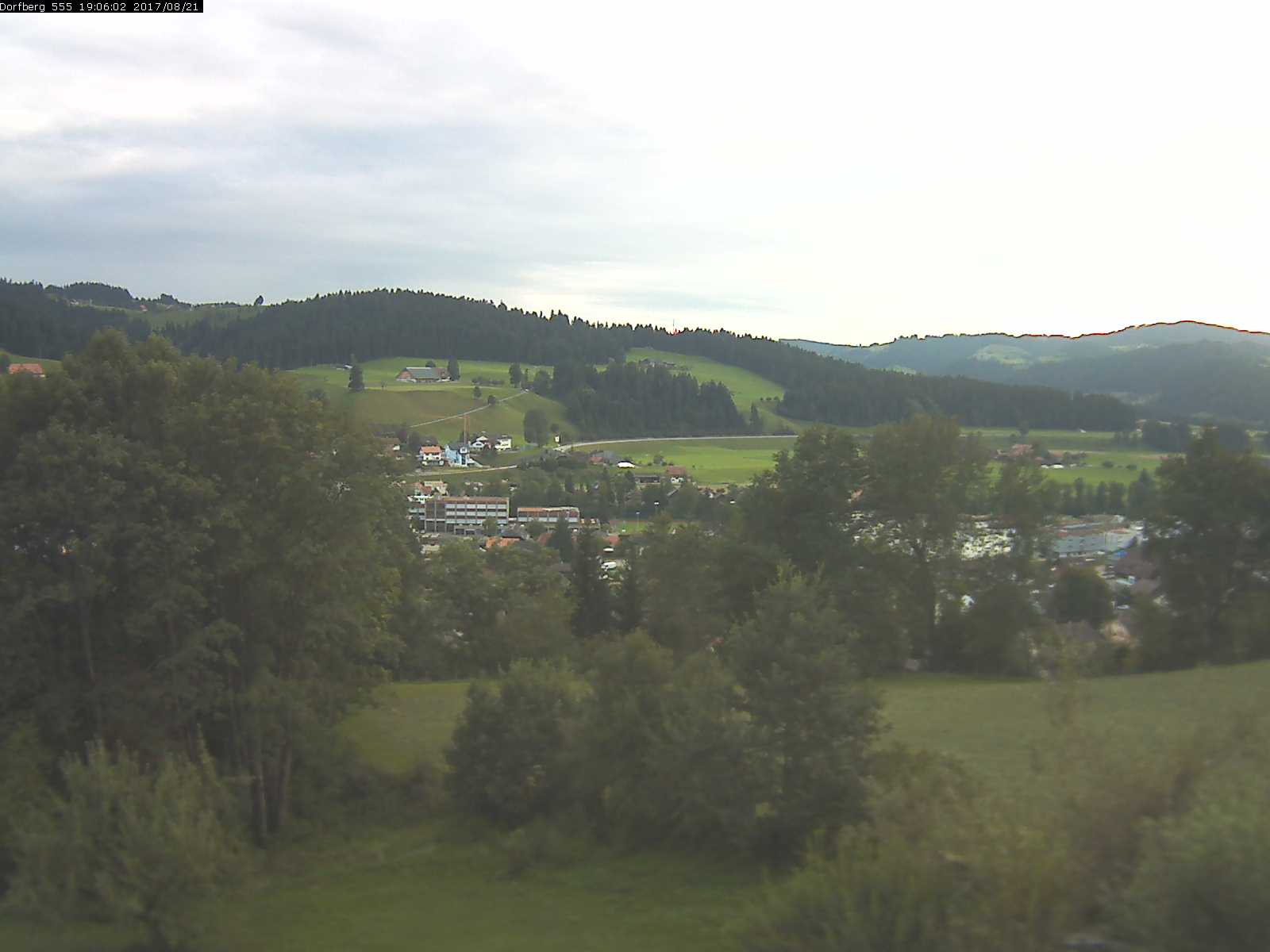 Webcam-Bild: Aussicht vom Dorfberg in Langnau 20170821-190601