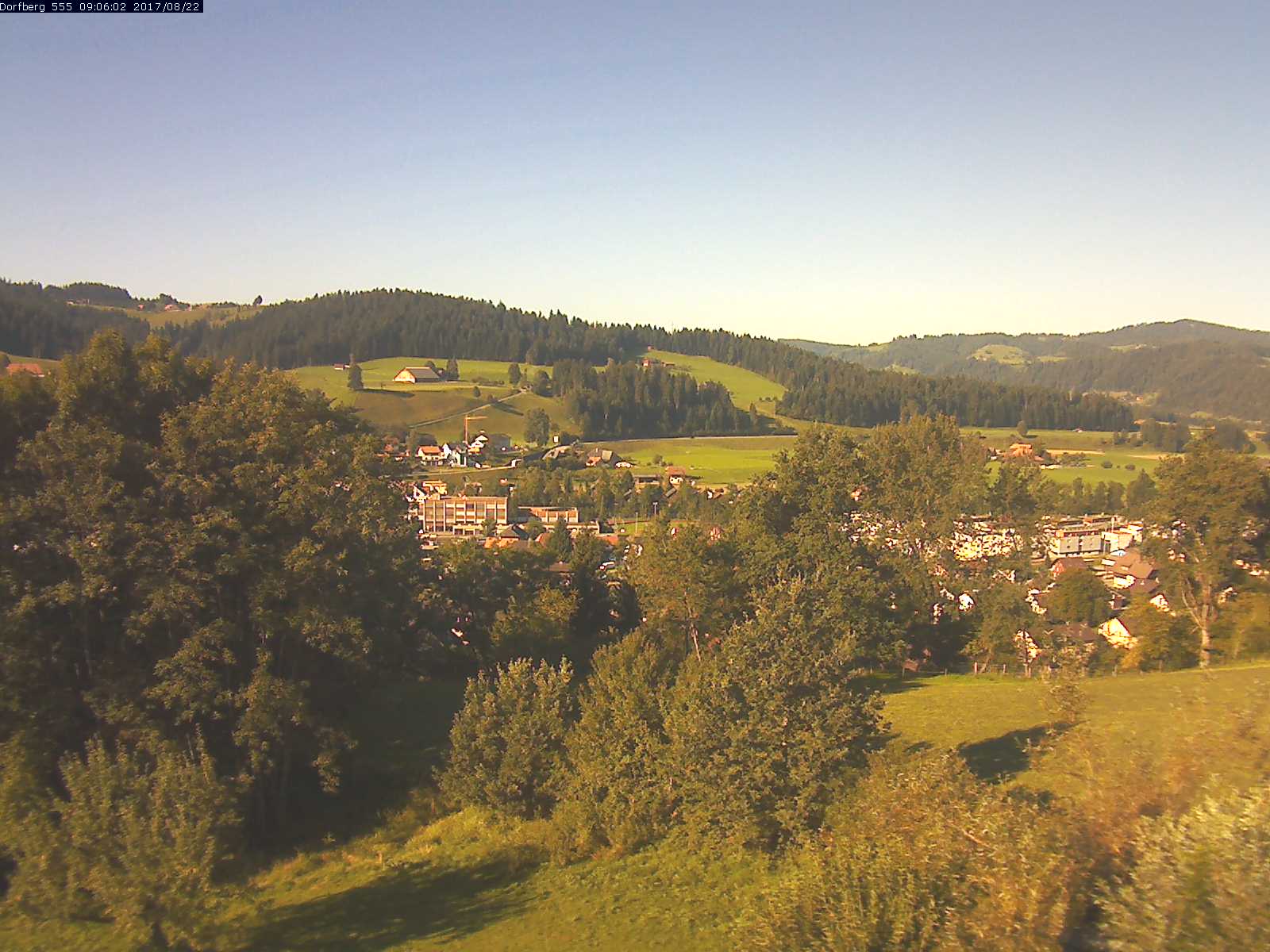 Webcam-Bild: Aussicht vom Dorfberg in Langnau 20170822-090601