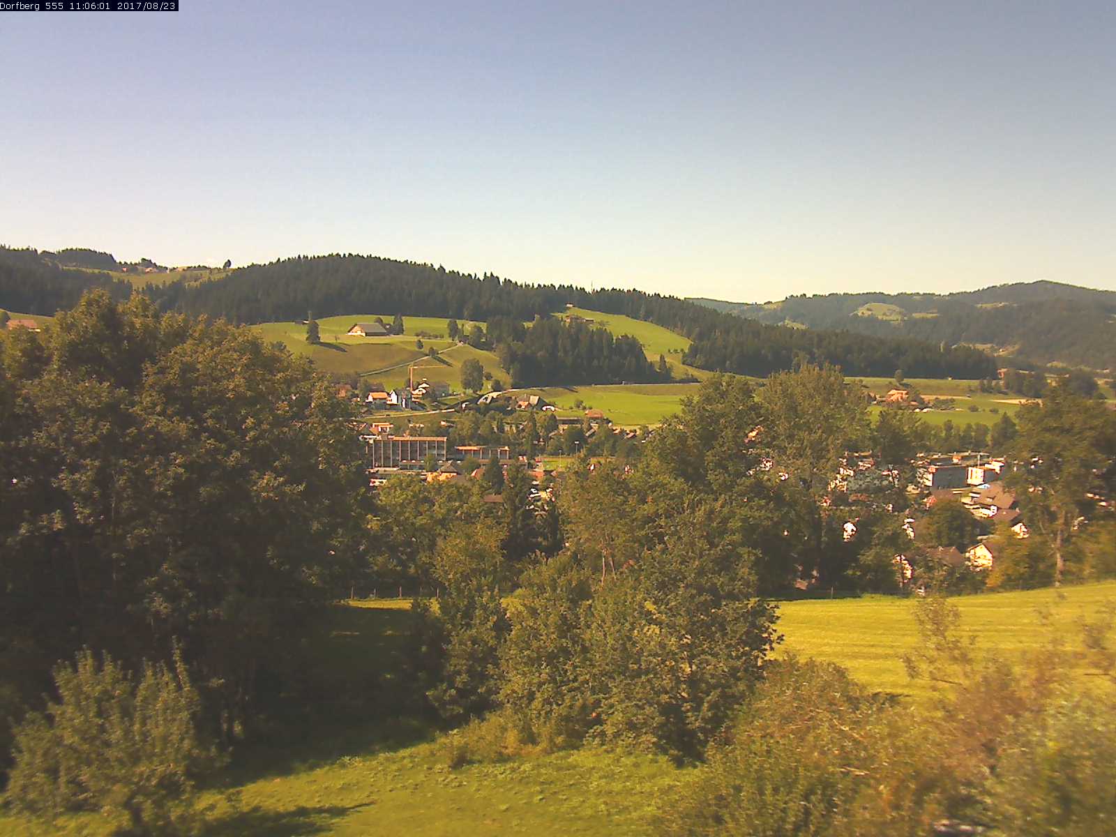 Webcam-Bild: Aussicht vom Dorfberg in Langnau 20170823-110601