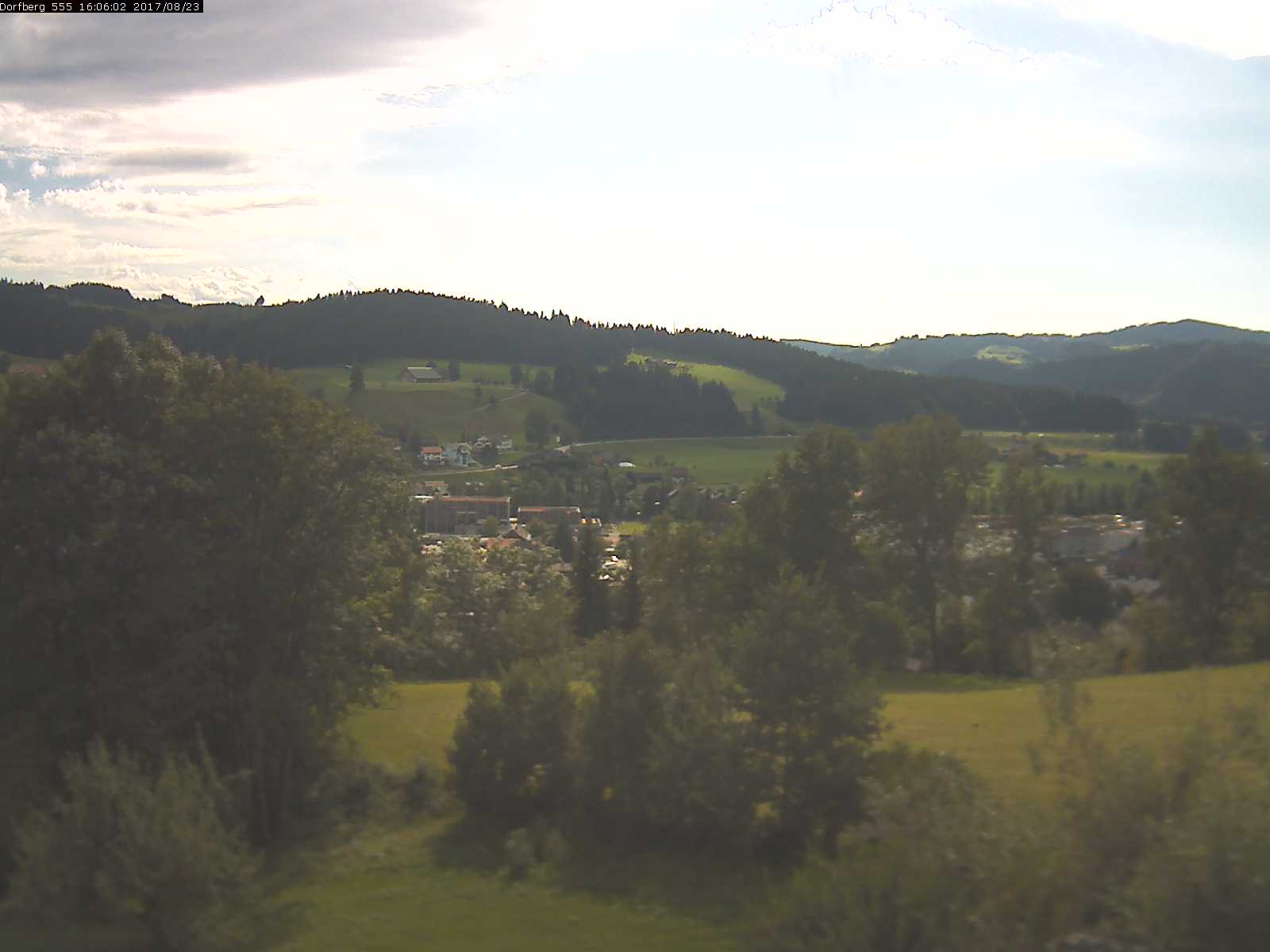 Webcam-Bild: Aussicht vom Dorfberg in Langnau 20170823-160601