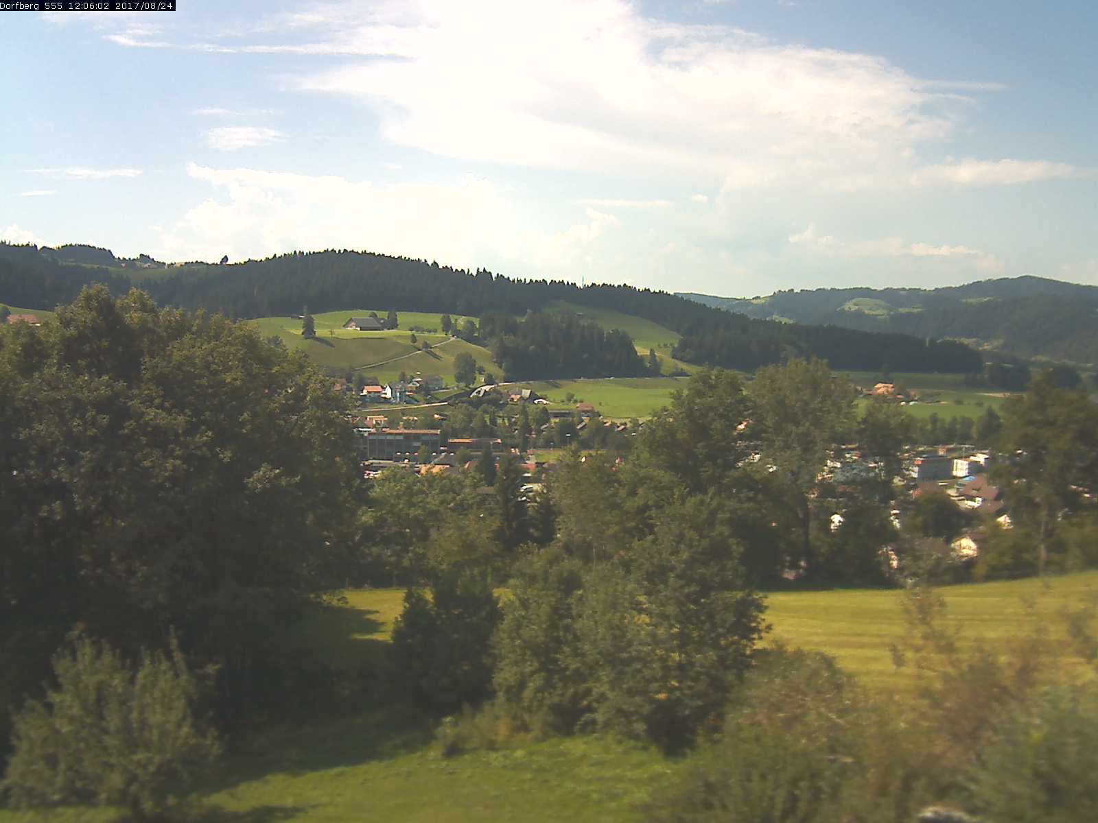 Webcam-Bild: Aussicht vom Dorfberg in Langnau 20170824-120601