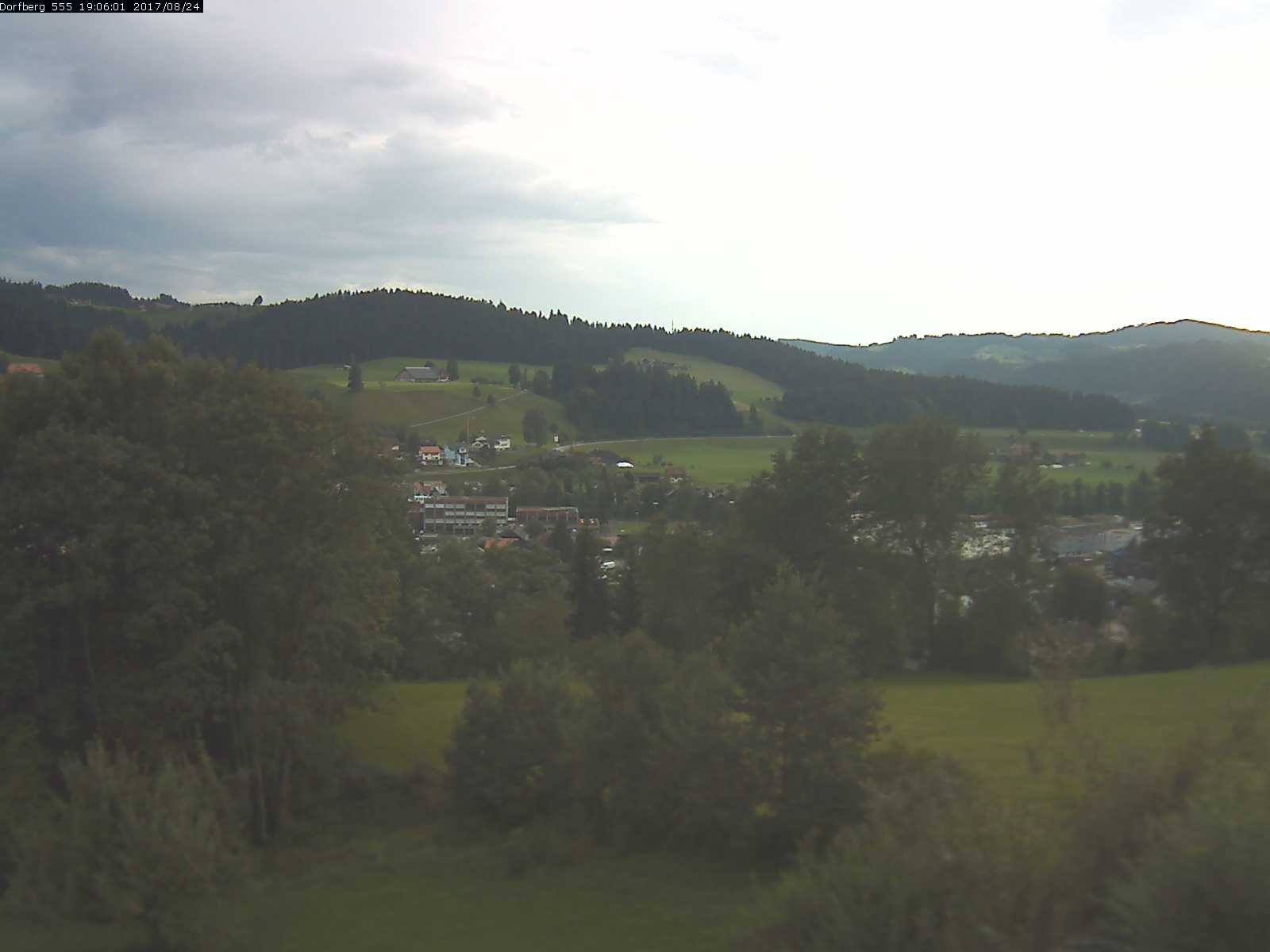 Webcam-Bild: Aussicht vom Dorfberg in Langnau 20170824-190601