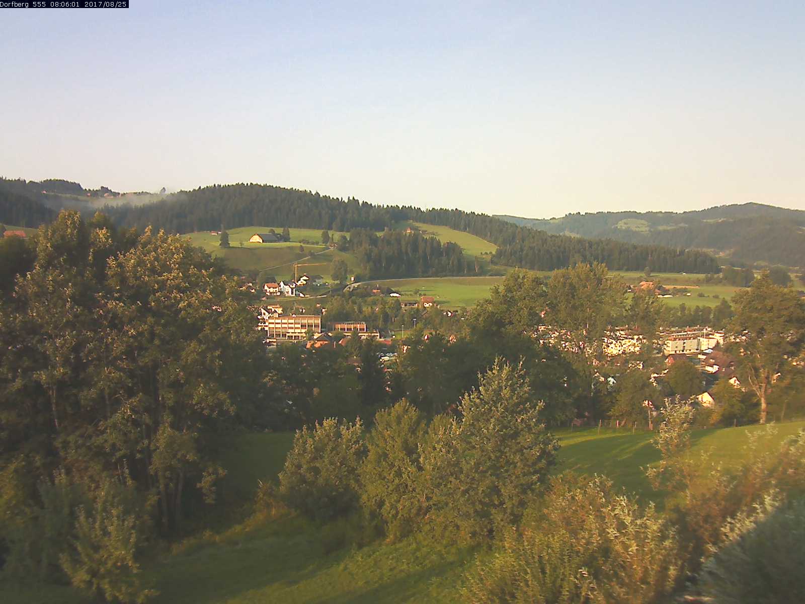 Webcam-Bild: Aussicht vom Dorfberg in Langnau 20170825-080601