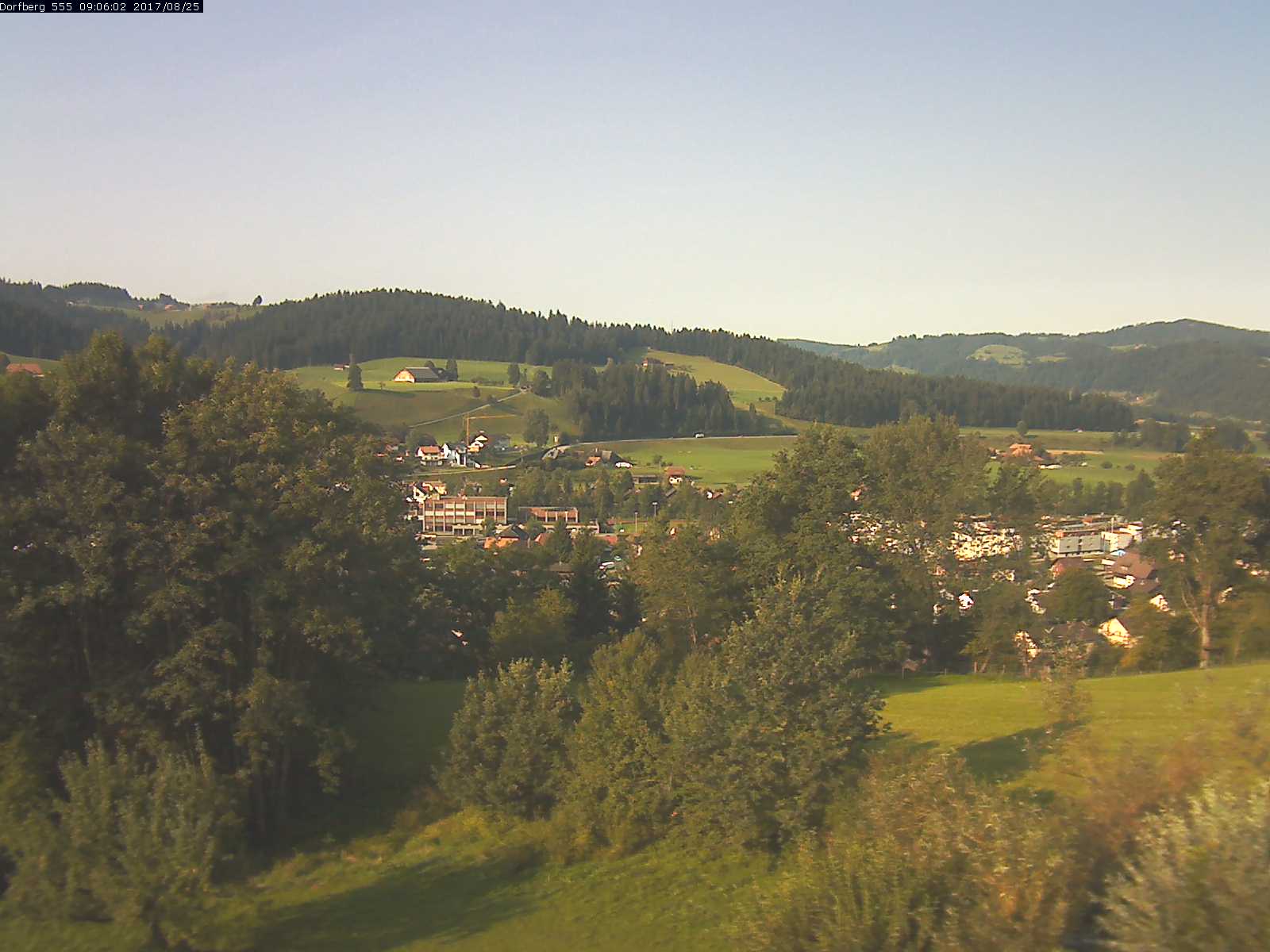 Webcam-Bild: Aussicht vom Dorfberg in Langnau 20170825-090601