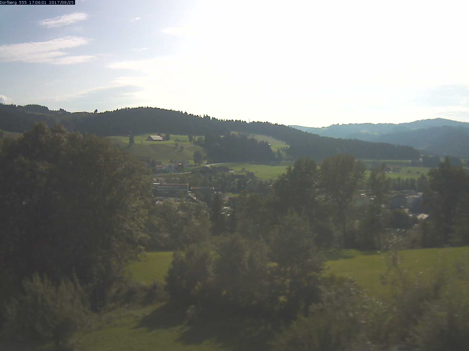 Webcam-Bild: Aussicht vom Dorfberg in Langnau 20170825-170601
