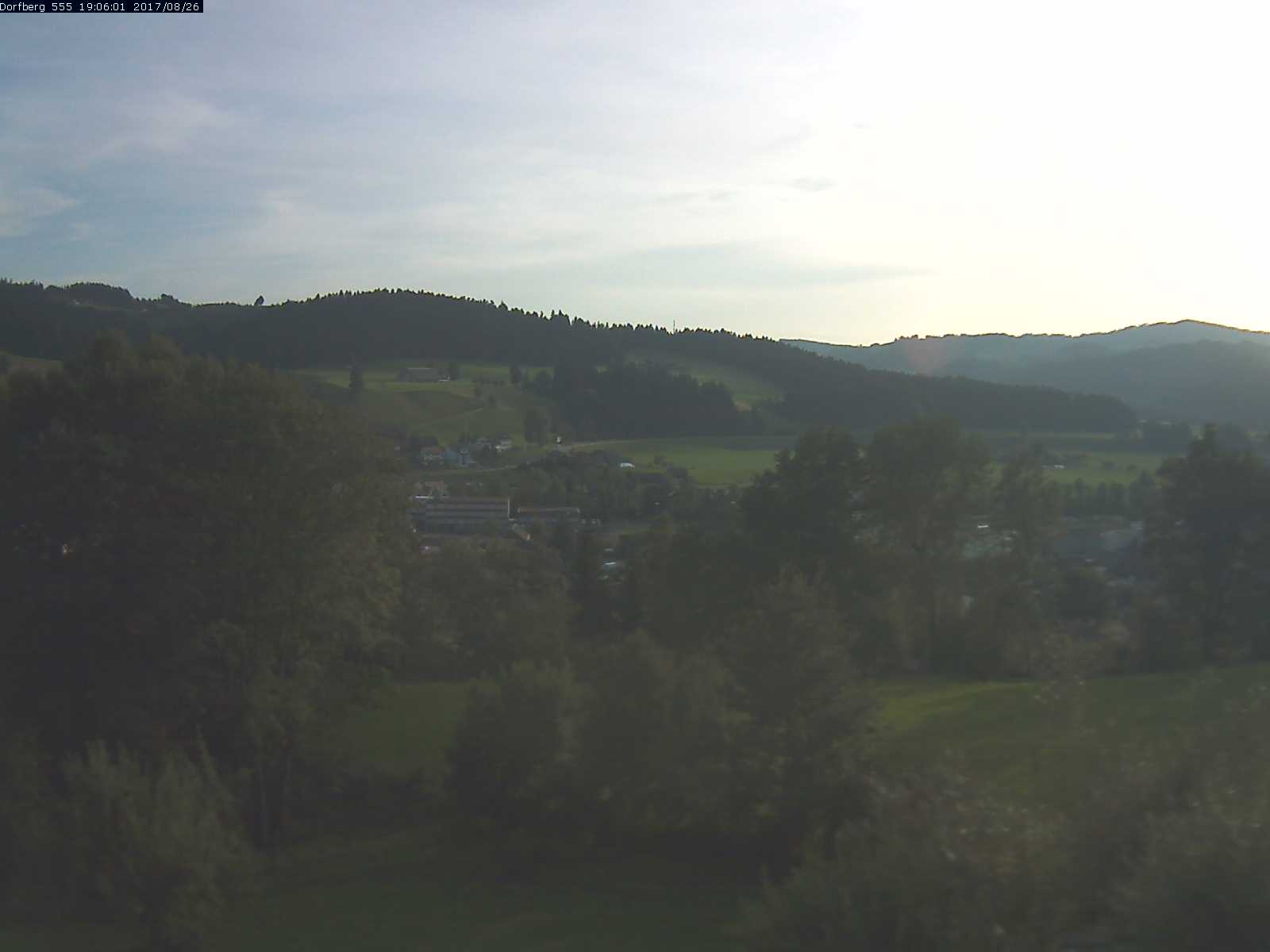 Webcam-Bild: Aussicht vom Dorfberg in Langnau 20170826-190601