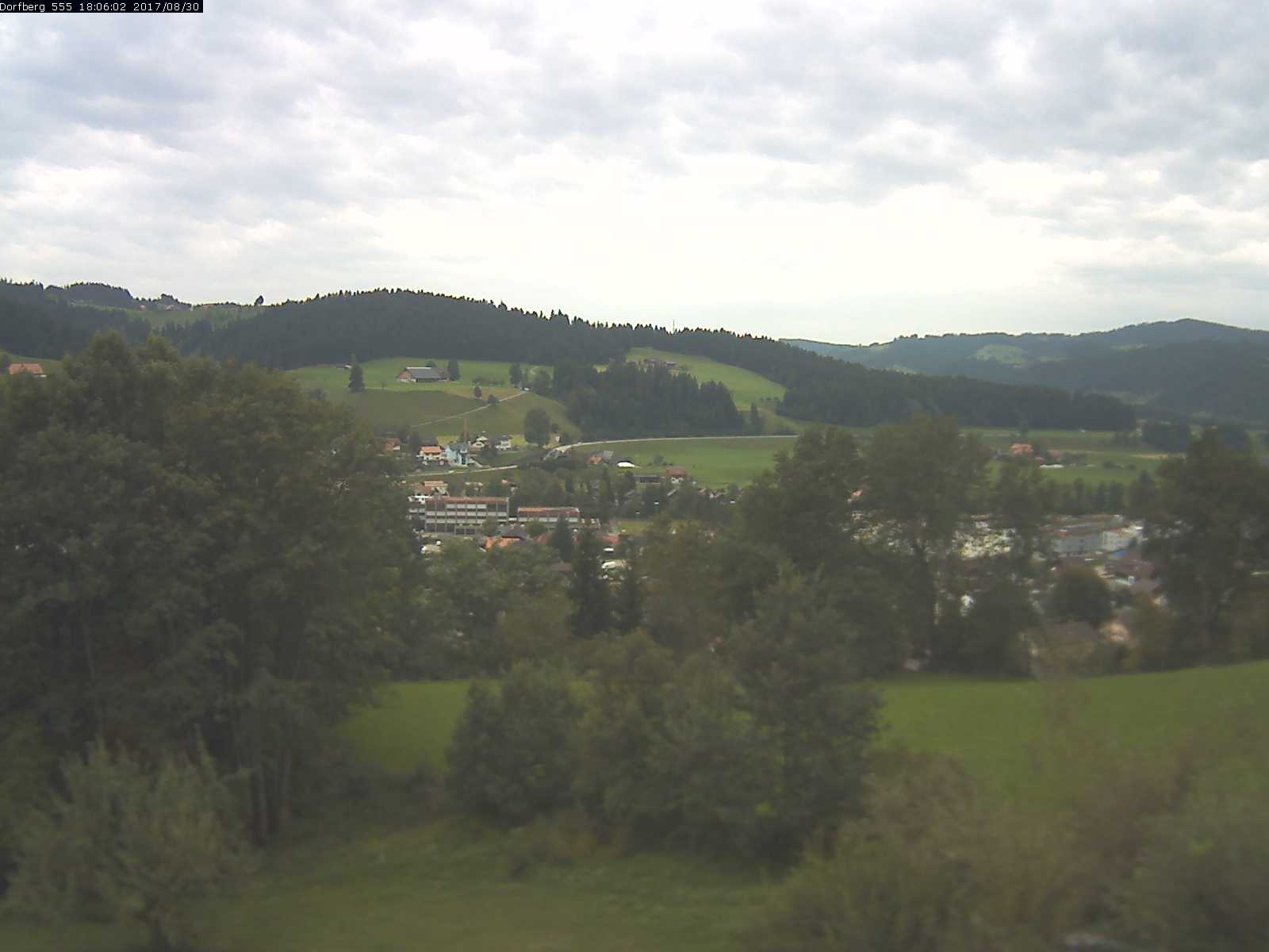 Webcam-Bild: Aussicht vom Dorfberg in Langnau 20170830-180601