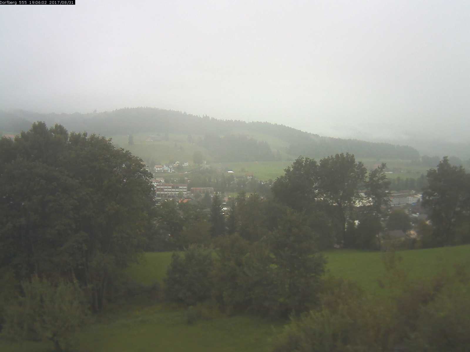 Webcam-Bild: Aussicht vom Dorfberg in Langnau 20170831-190601