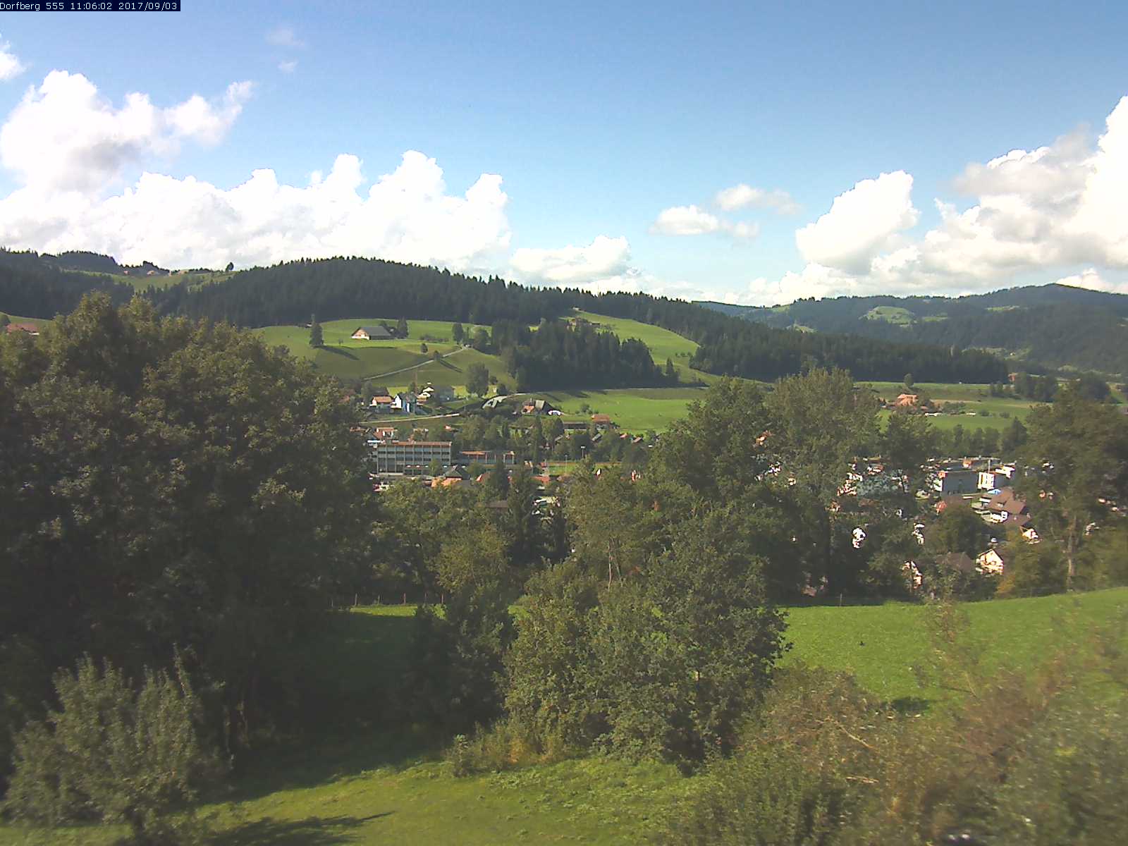 Webcam-Bild: Aussicht vom Dorfberg in Langnau 20170903-110602