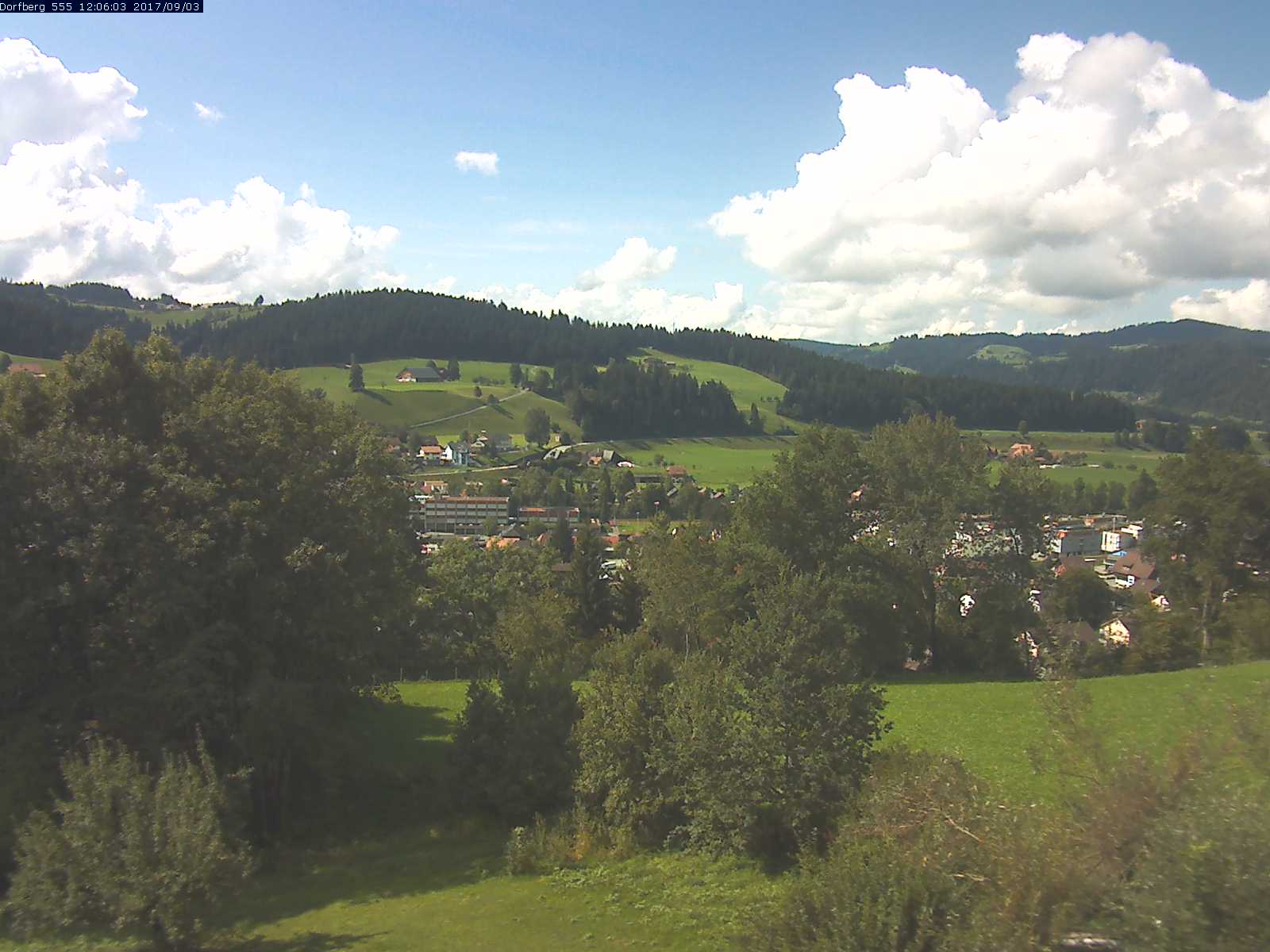 Webcam-Bild: Aussicht vom Dorfberg in Langnau 20170903-120602