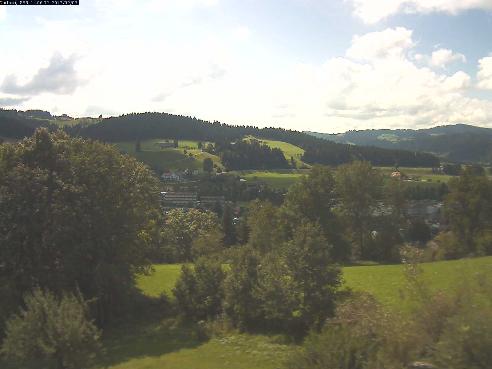 Webcam-Bild: Aussicht vom Dorfberg in Langnau 20170903-140601