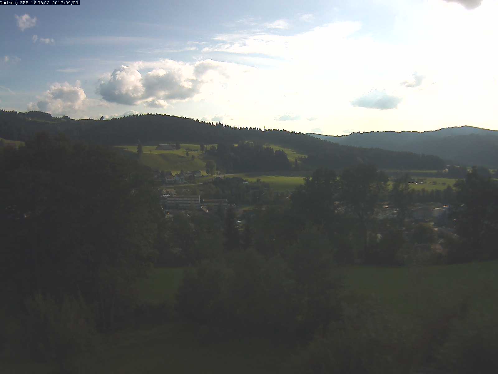 Webcam-Bild: Aussicht vom Dorfberg in Langnau 20170903-180601