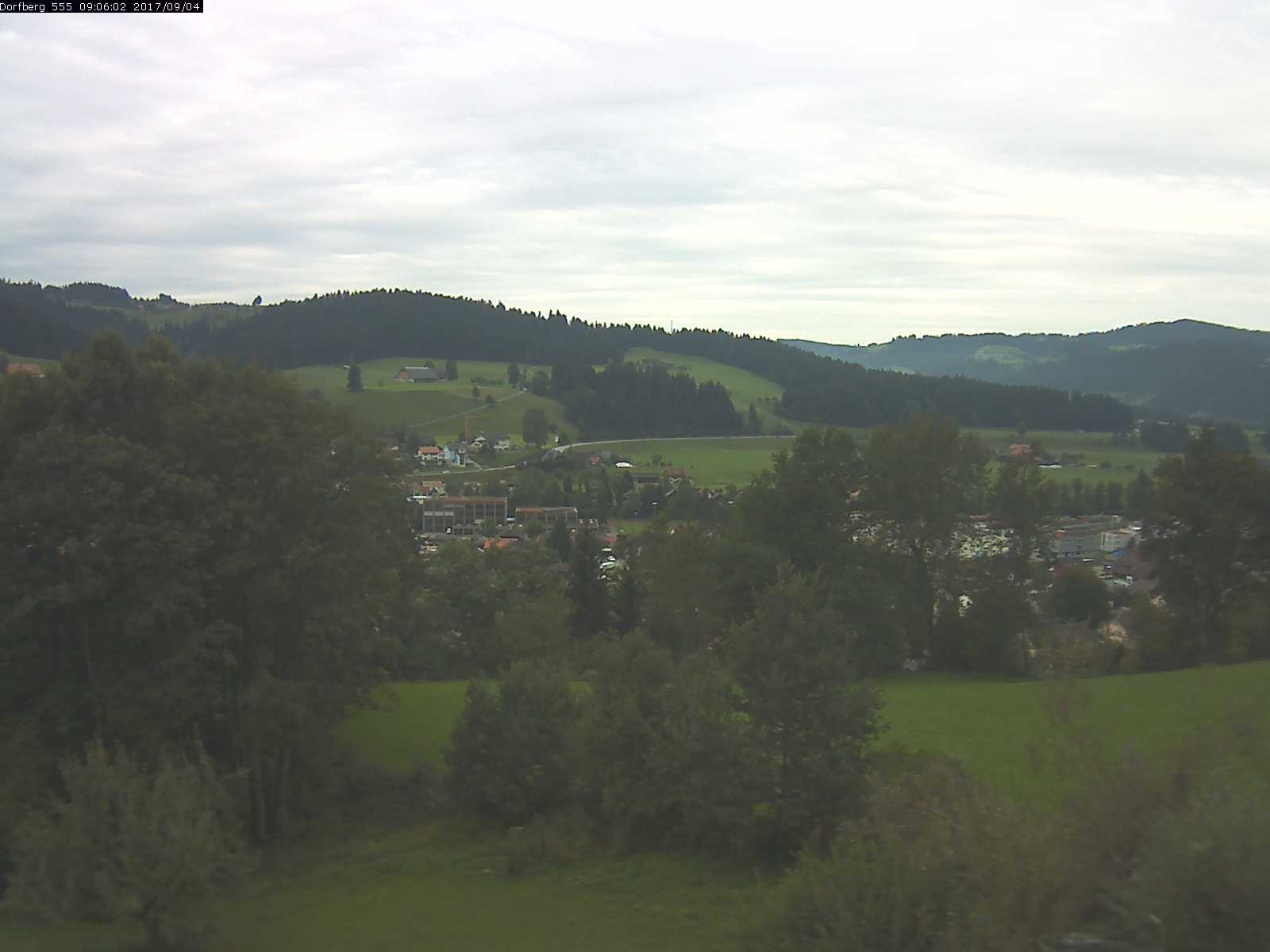 Webcam-Bild: Aussicht vom Dorfberg in Langnau 20170904-090601