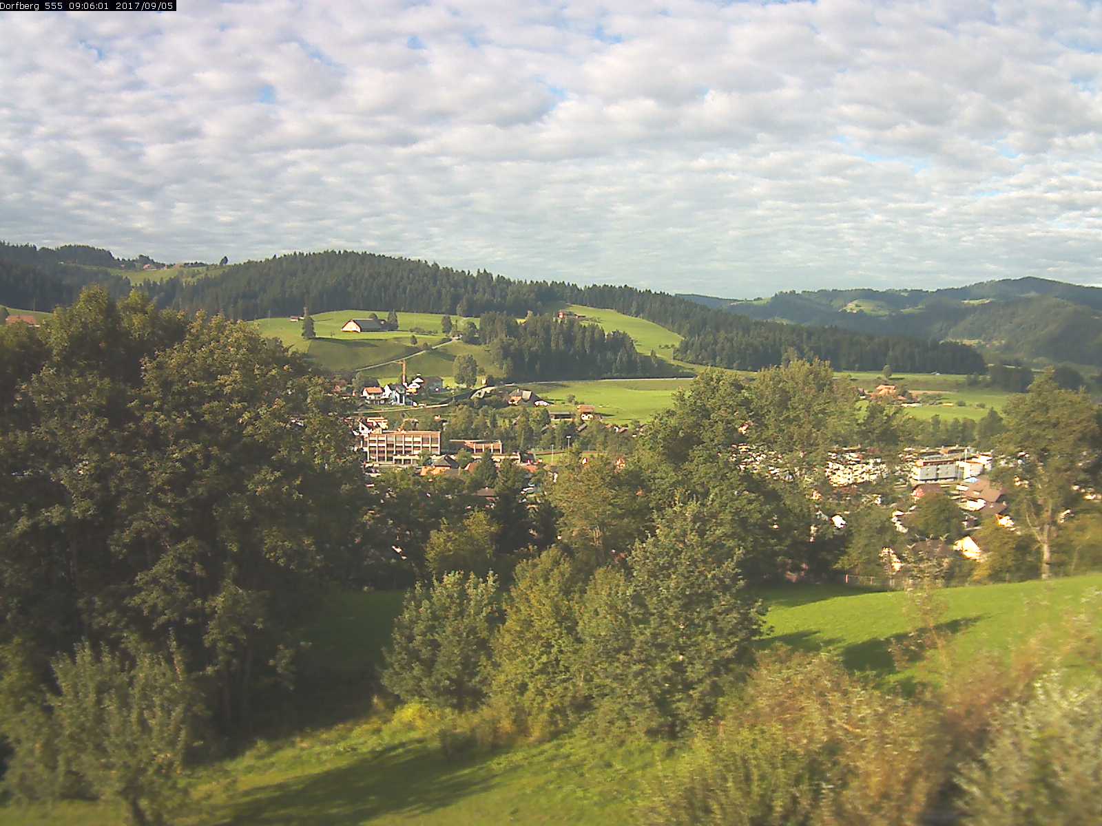 Webcam-Bild: Aussicht vom Dorfberg in Langnau 20170905-090601