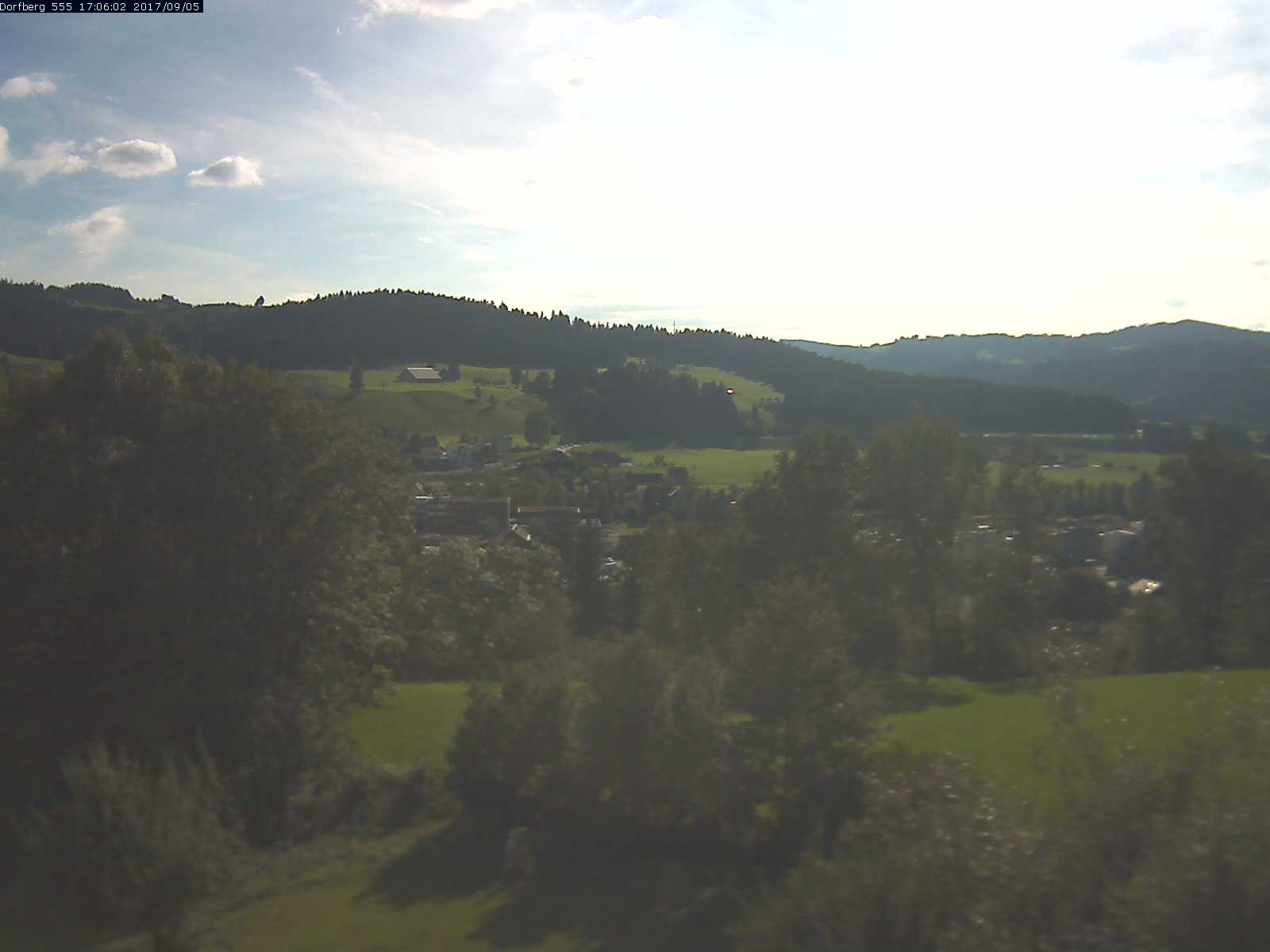 Webcam-Bild: Aussicht vom Dorfberg in Langnau 20170905-170601