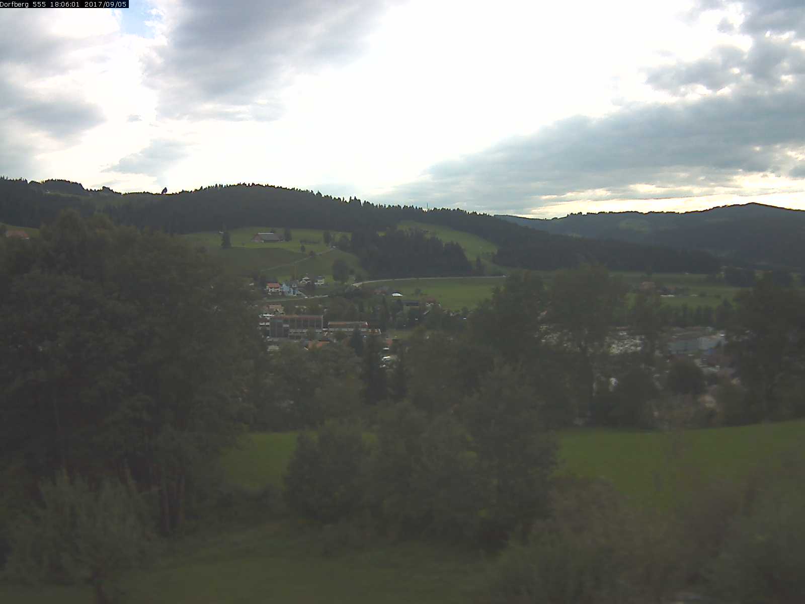 Webcam-Bild: Aussicht vom Dorfberg in Langnau 20170905-180601