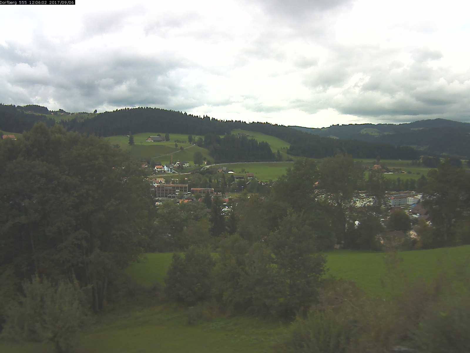 Webcam-Bild: Aussicht vom Dorfberg in Langnau 20170906-120601