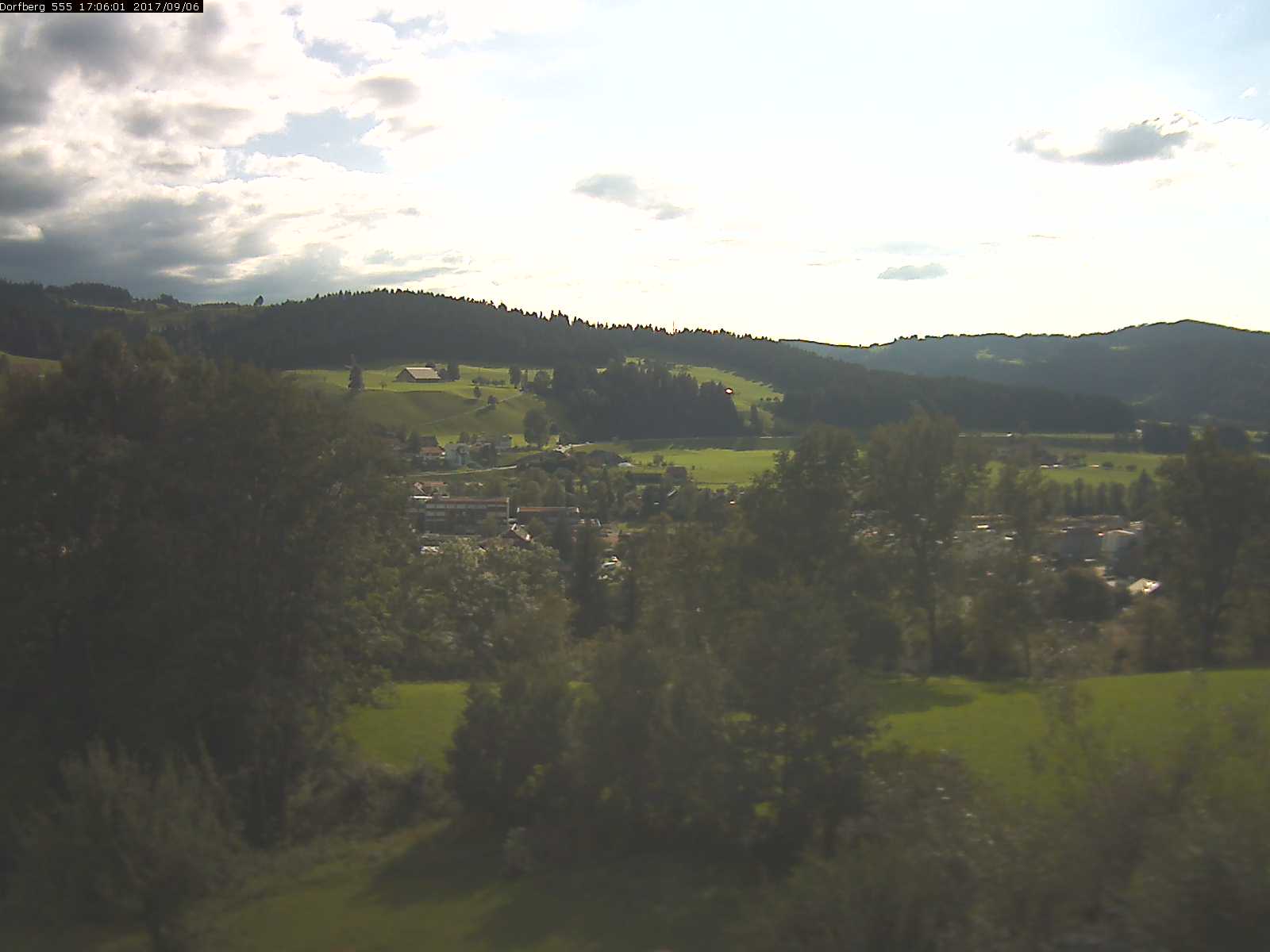 Webcam-Bild: Aussicht vom Dorfberg in Langnau 20170906-170601