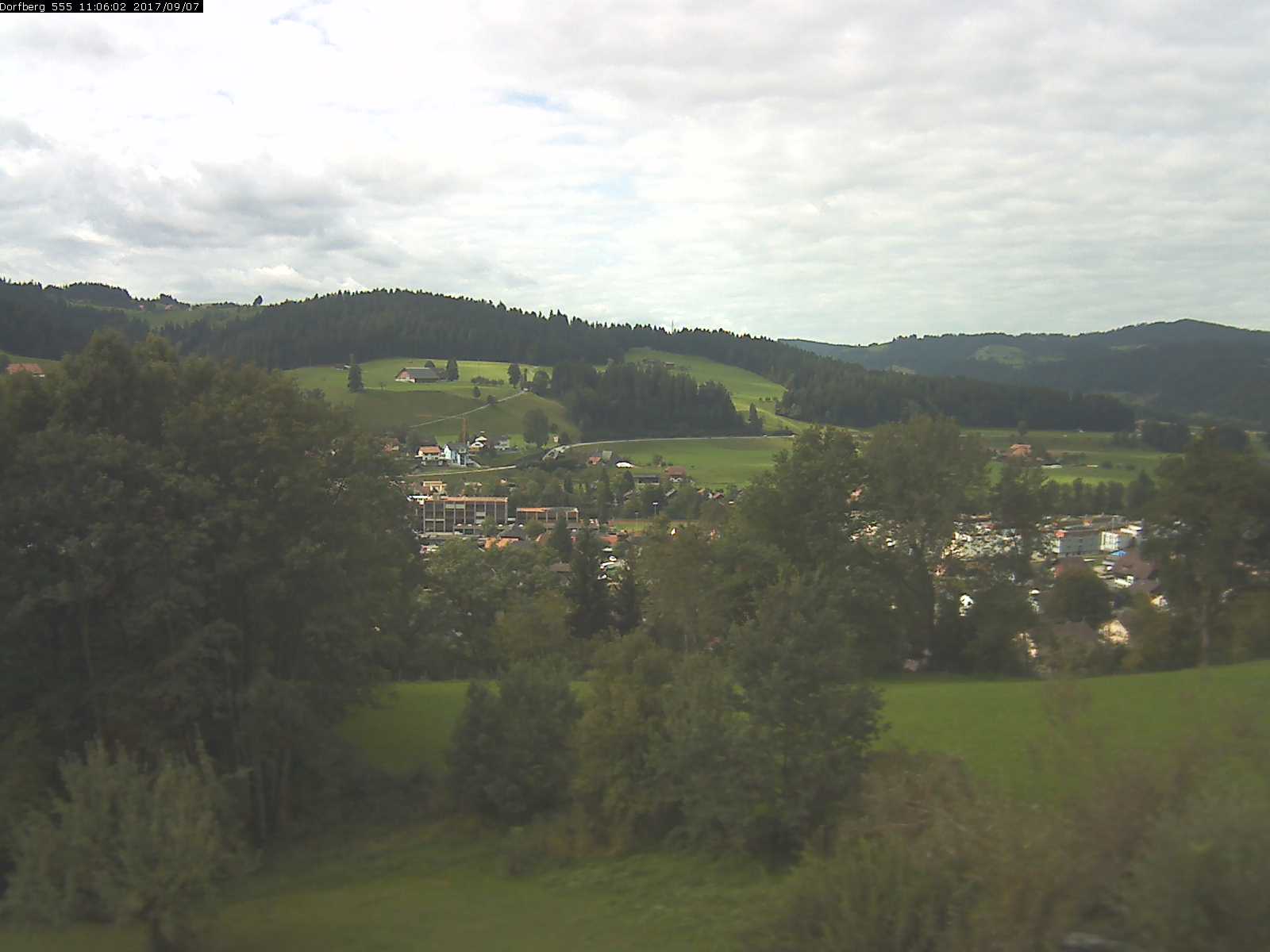 Webcam-Bild: Aussicht vom Dorfberg in Langnau 20170907-110601