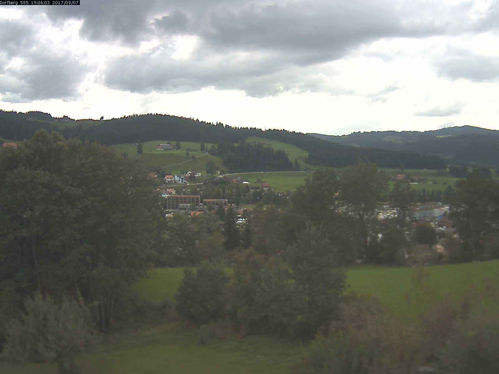Webcam-Bild: Aussicht vom Dorfberg in Langnau 20170907-150601