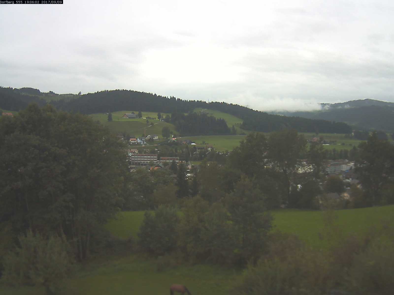 Webcam-Bild: Aussicht vom Dorfberg in Langnau 20170909-190601