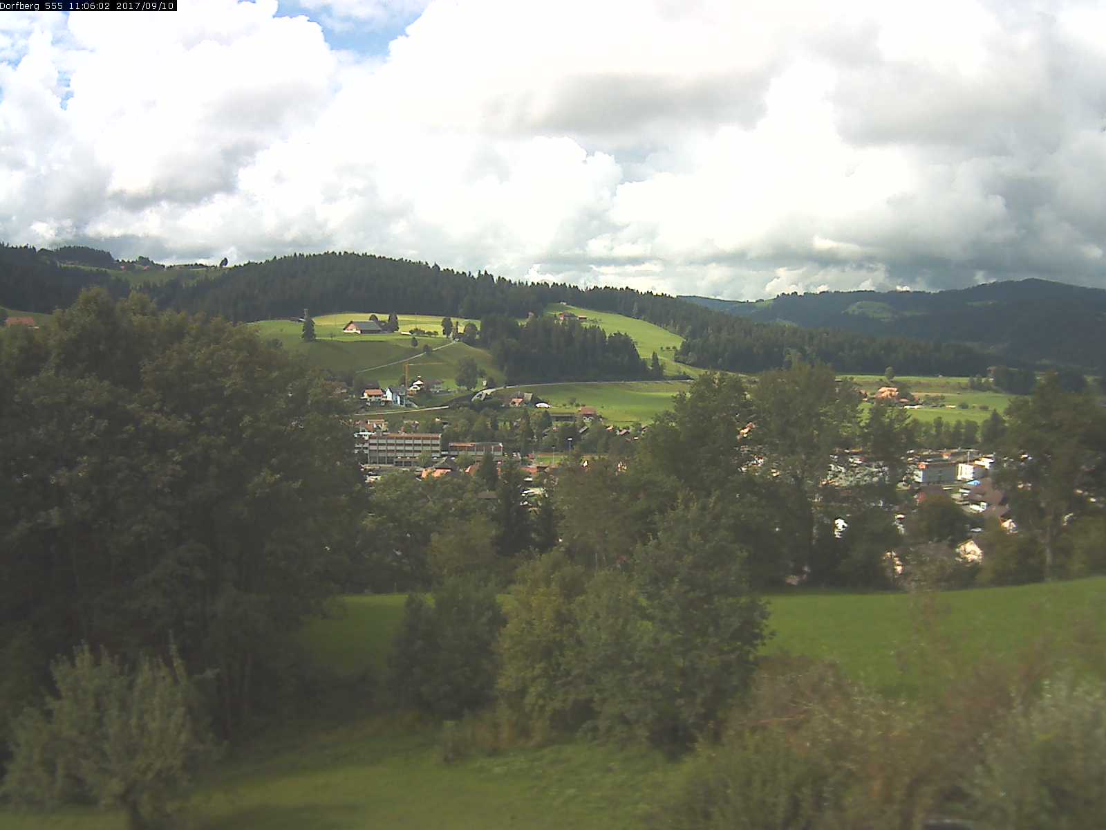 Webcam-Bild: Aussicht vom Dorfberg in Langnau 20170910-110601