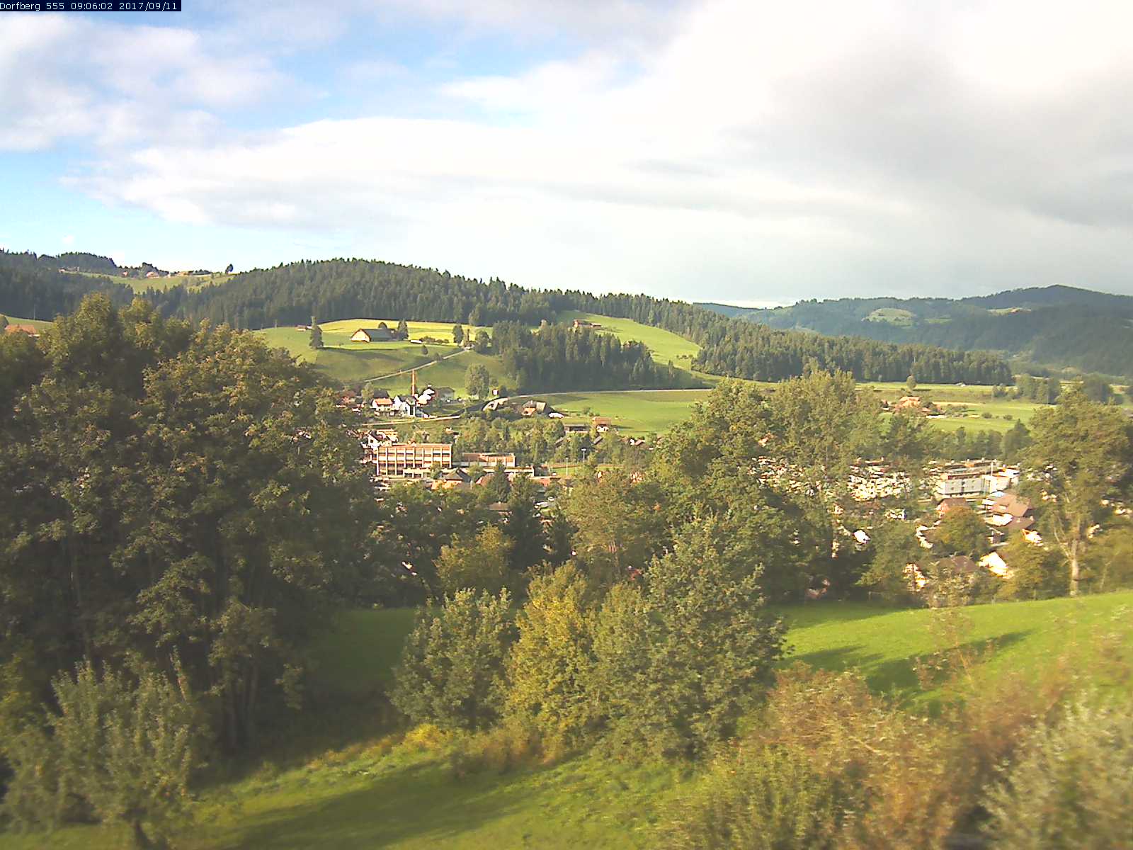 Webcam-Bild: Aussicht vom Dorfberg in Langnau 20170911-090601