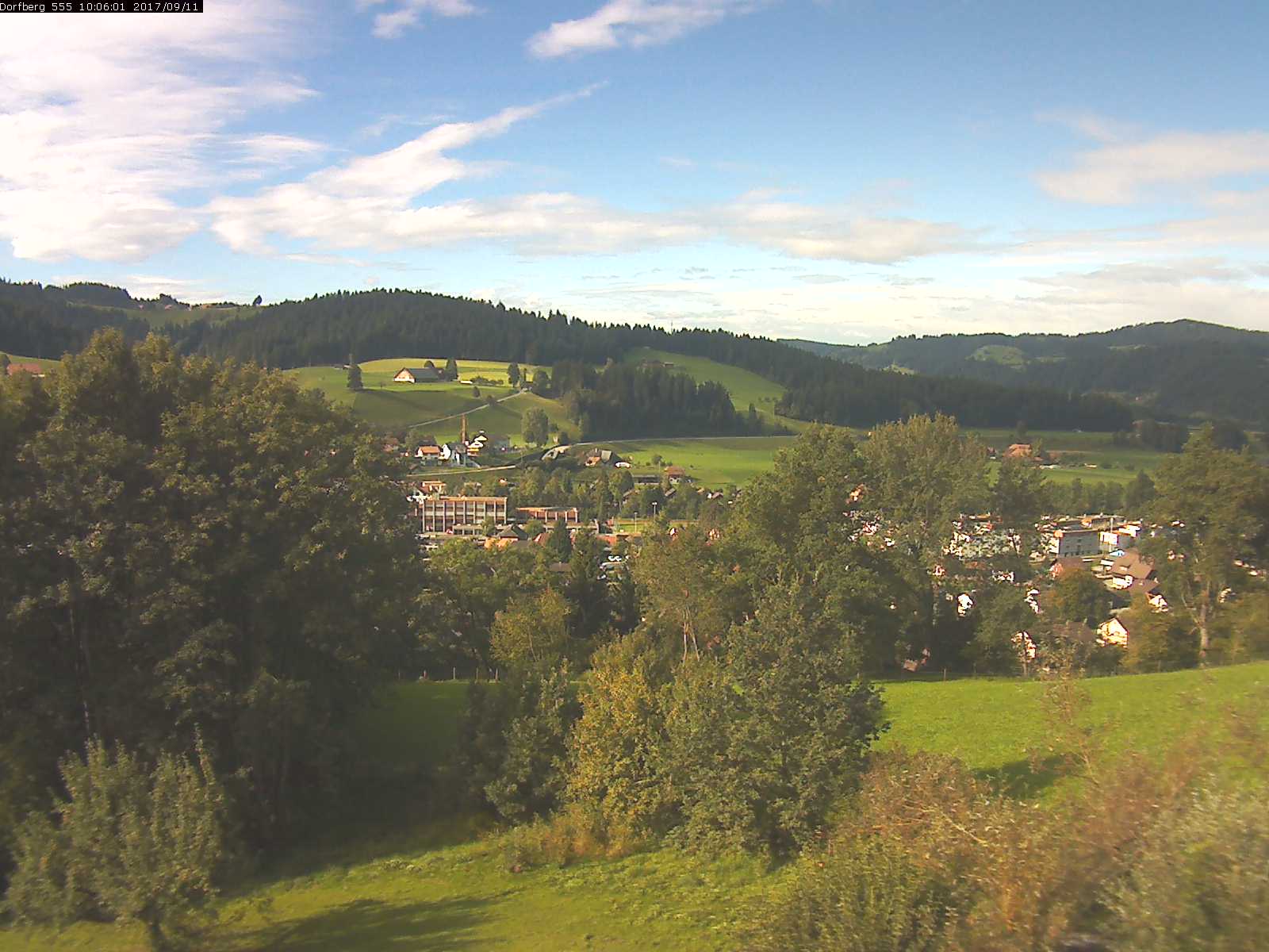 Webcam-Bild: Aussicht vom Dorfberg in Langnau 20170911-100601
